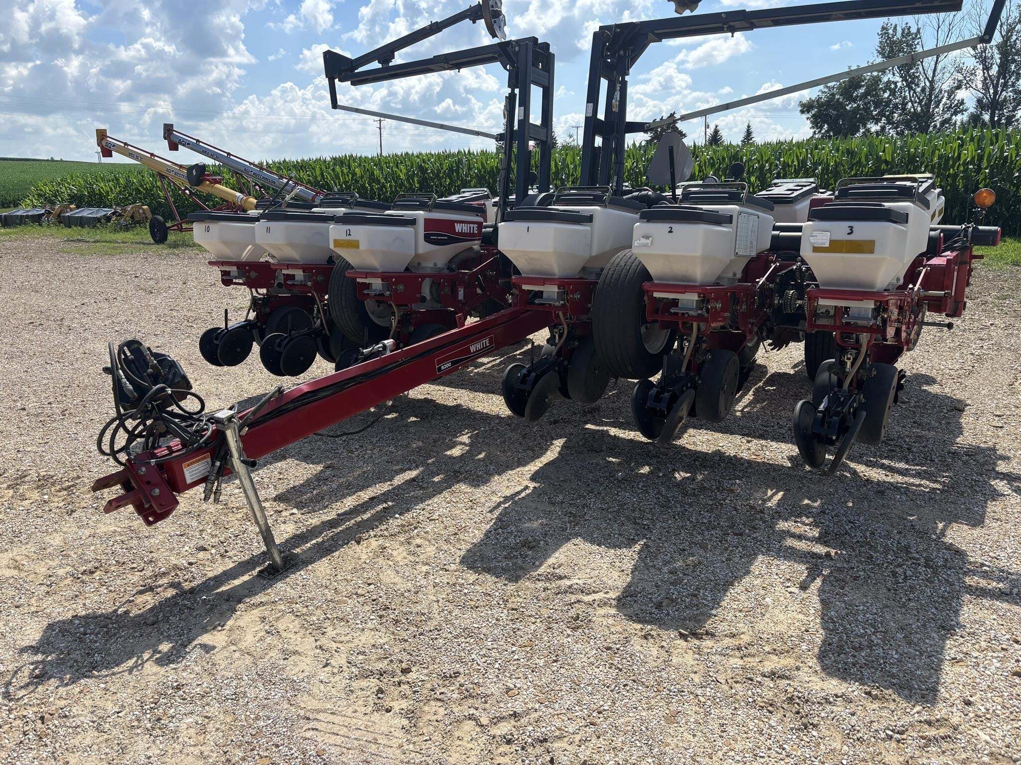  White 8222 Planter