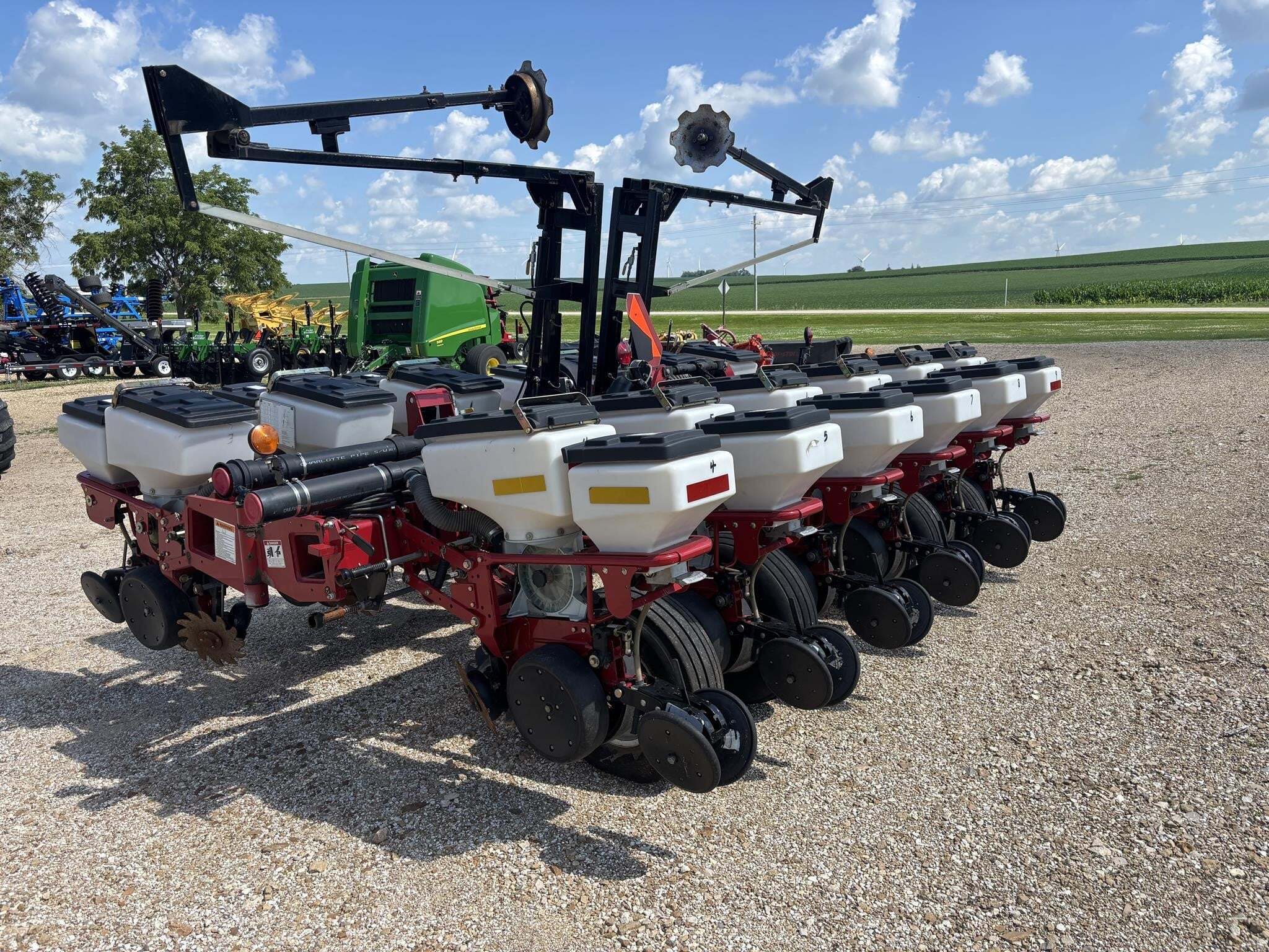  White 8222 Planter