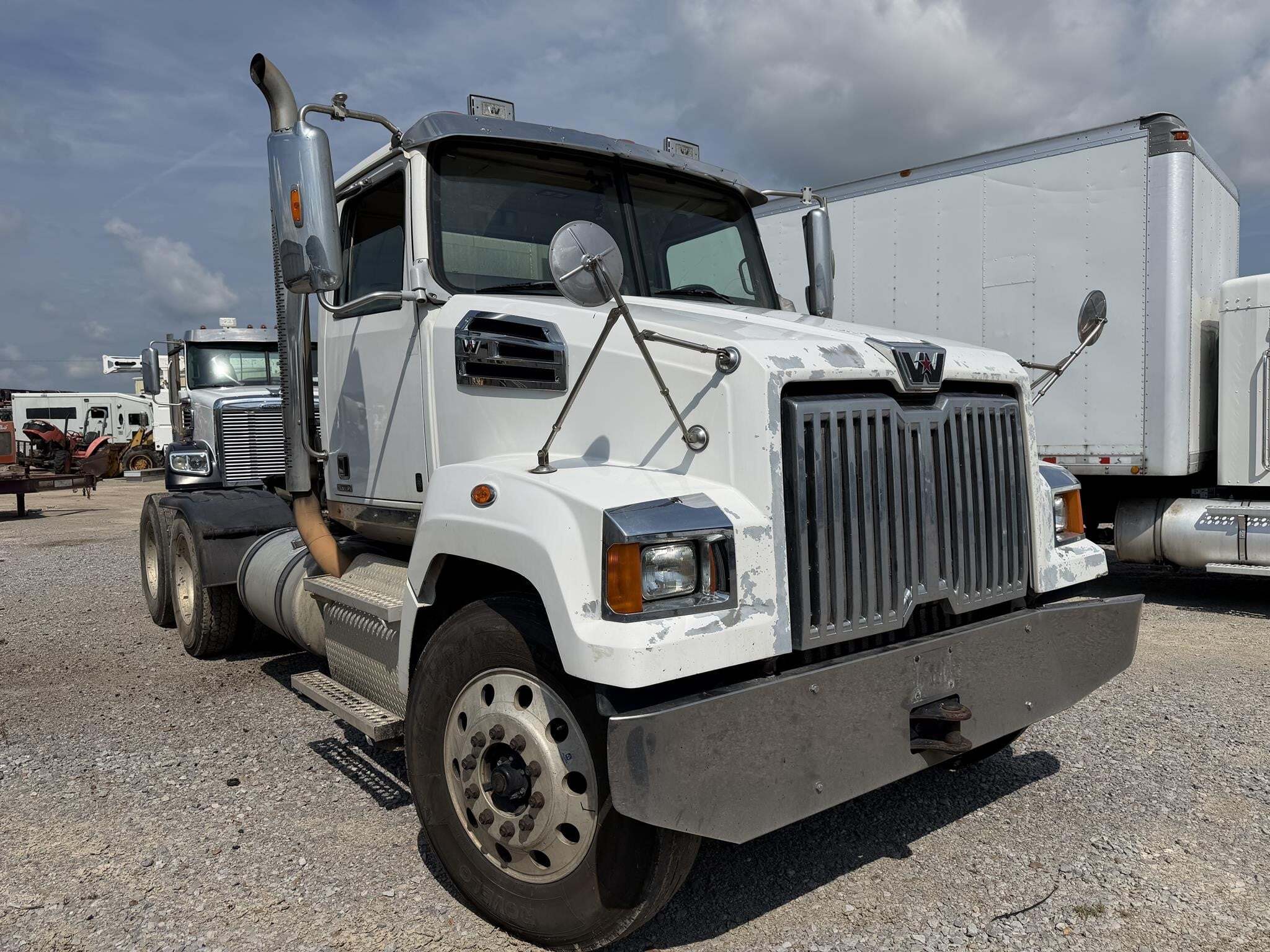 2019 Western Star 4700 Semi Trucks/Trailer