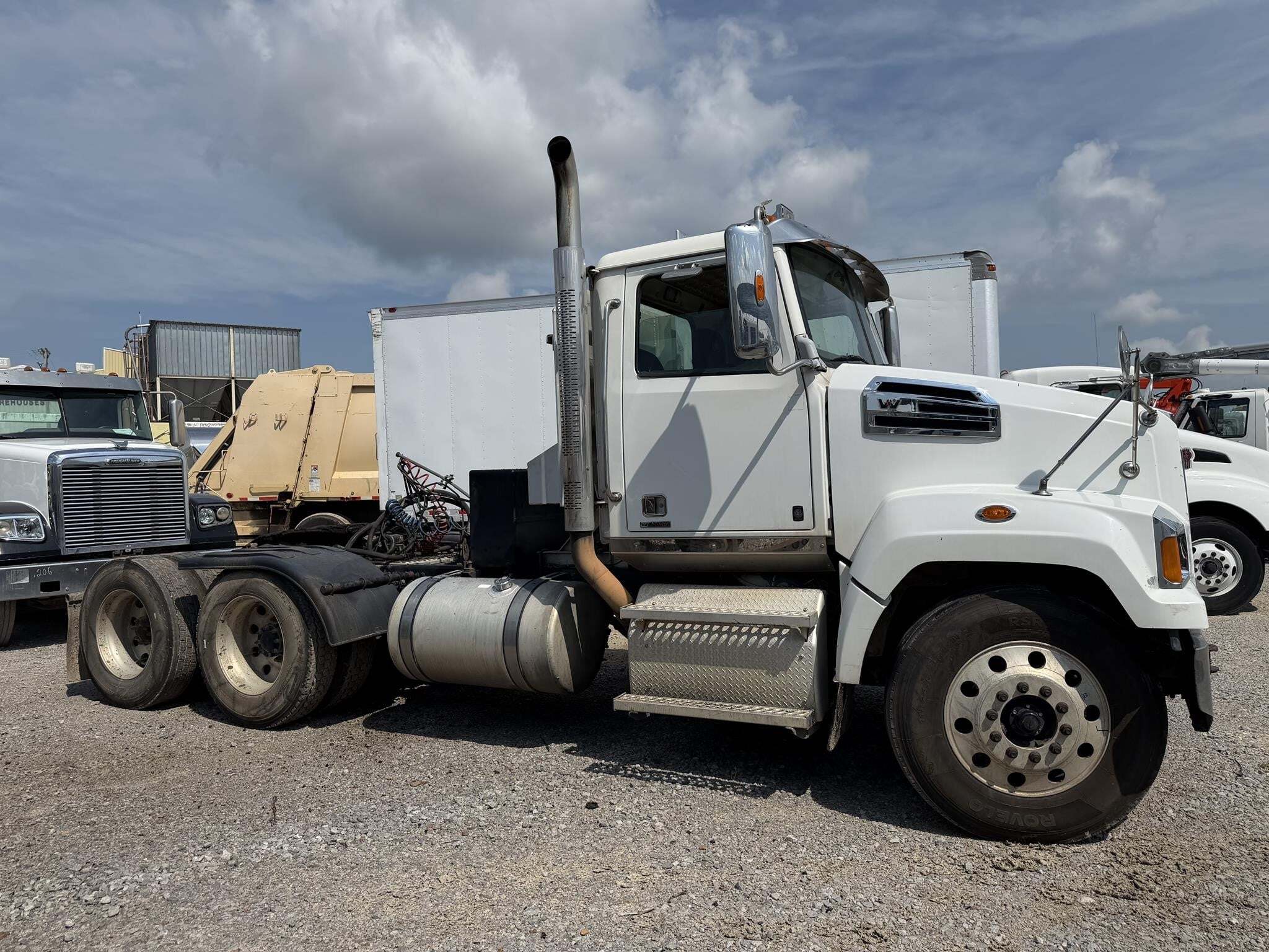 2019 Western Star 4700 Semi Trucks/Trailer