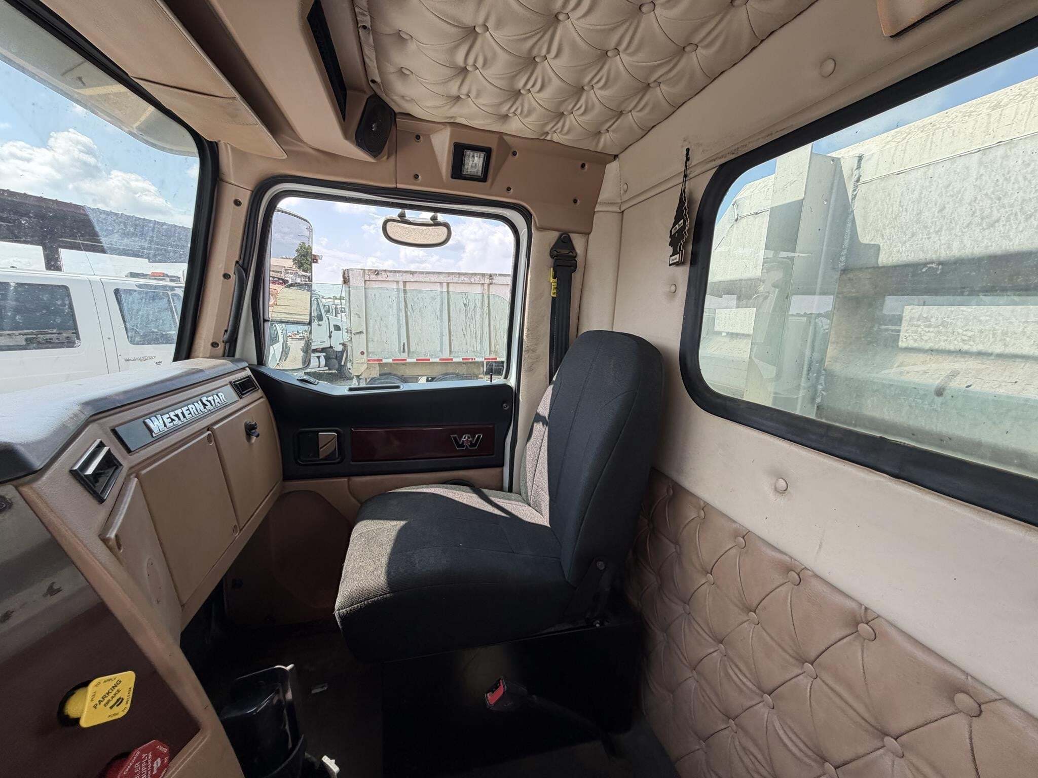 2019 Western Star 4700 Semi Trucks/Trailer