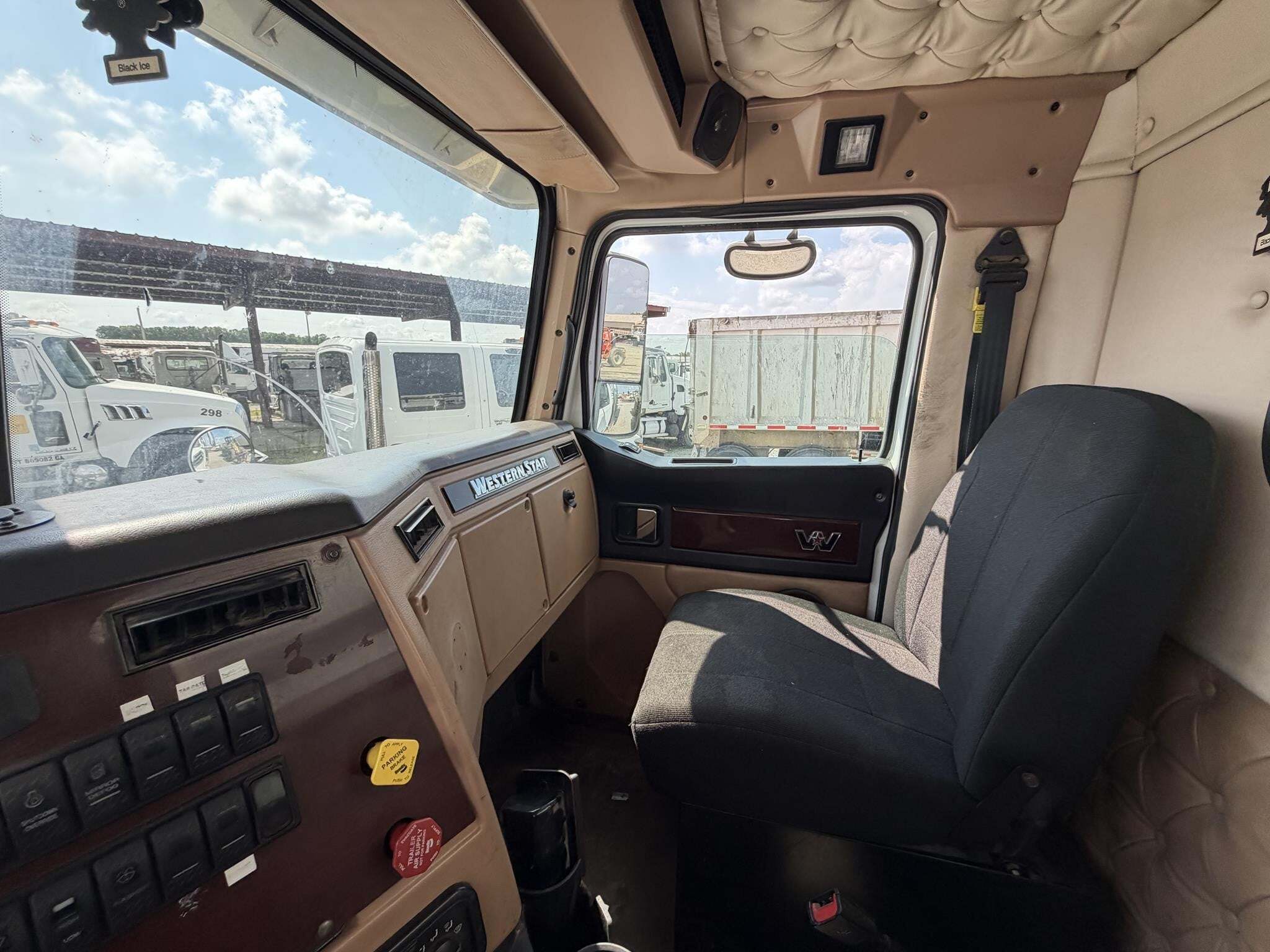 2019 Western Star 4700 Semi Trucks/Trailer
