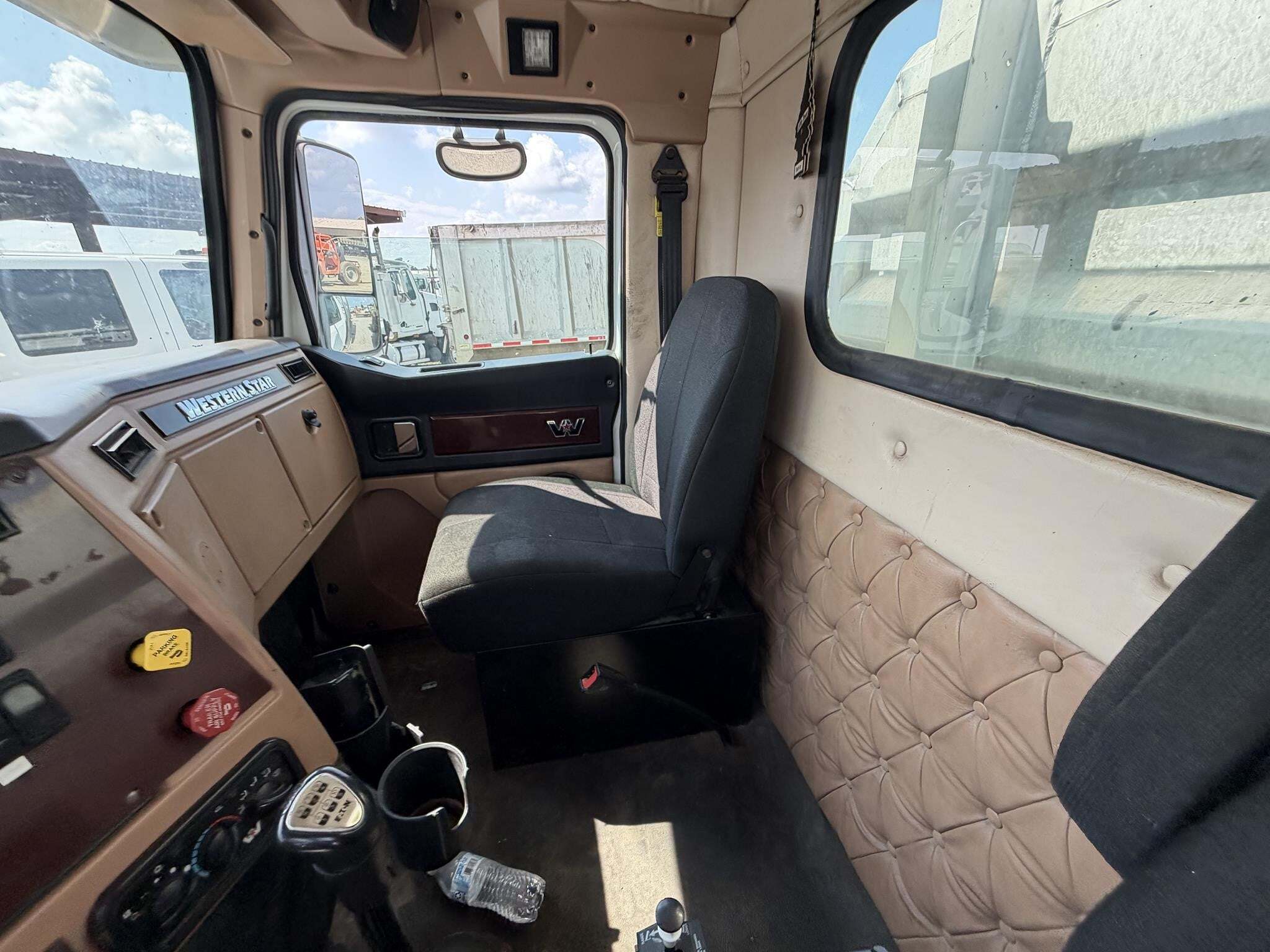 2019 Western Star 4700 Semi Trucks/Trailer