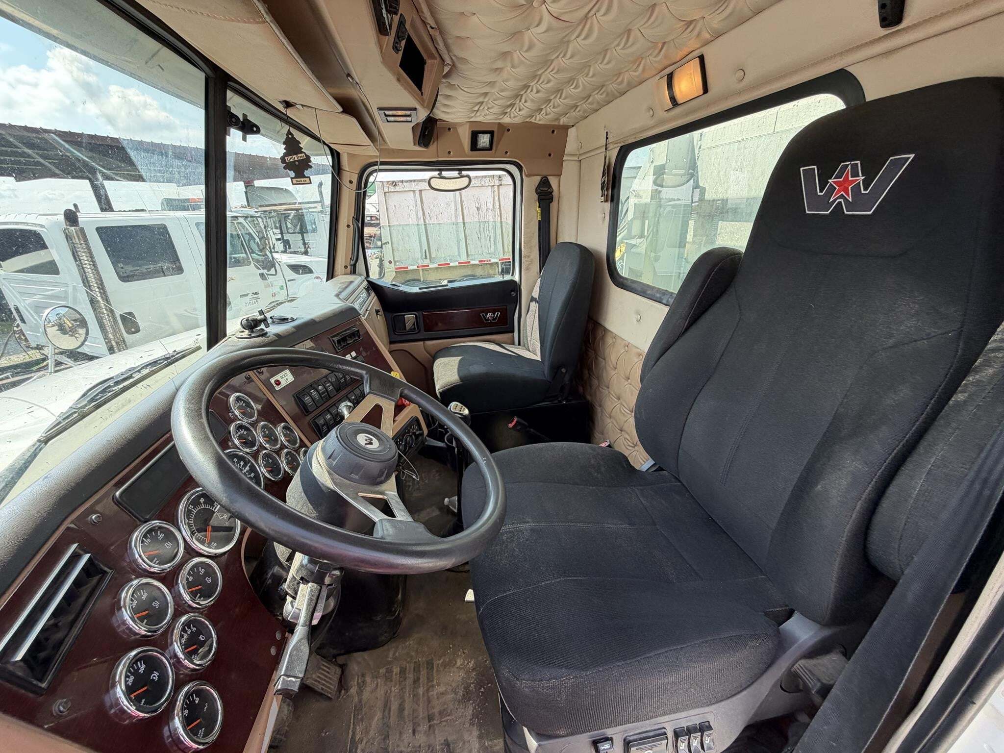 2019 Western Star 4700 Semi Trucks/Trailer