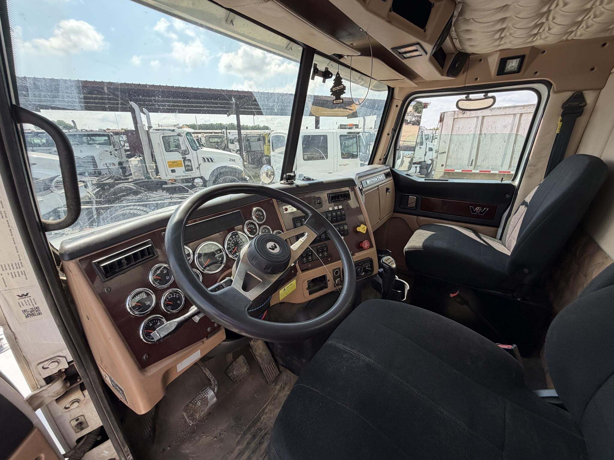 2019 Western Star 4700 Semi Trucks/Trailer