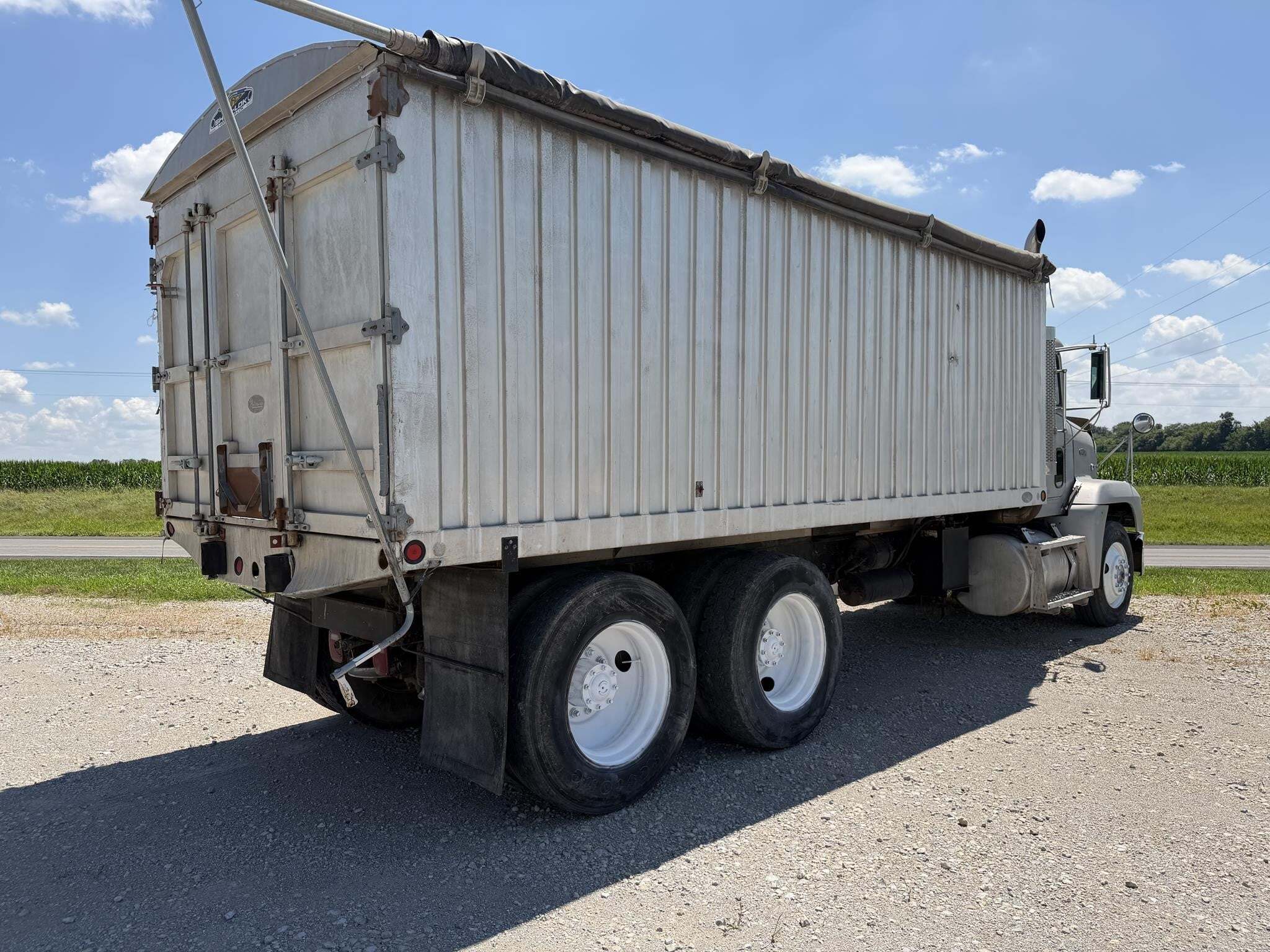 1991 Freightliner FLD120 Semi Trucks/Trailer