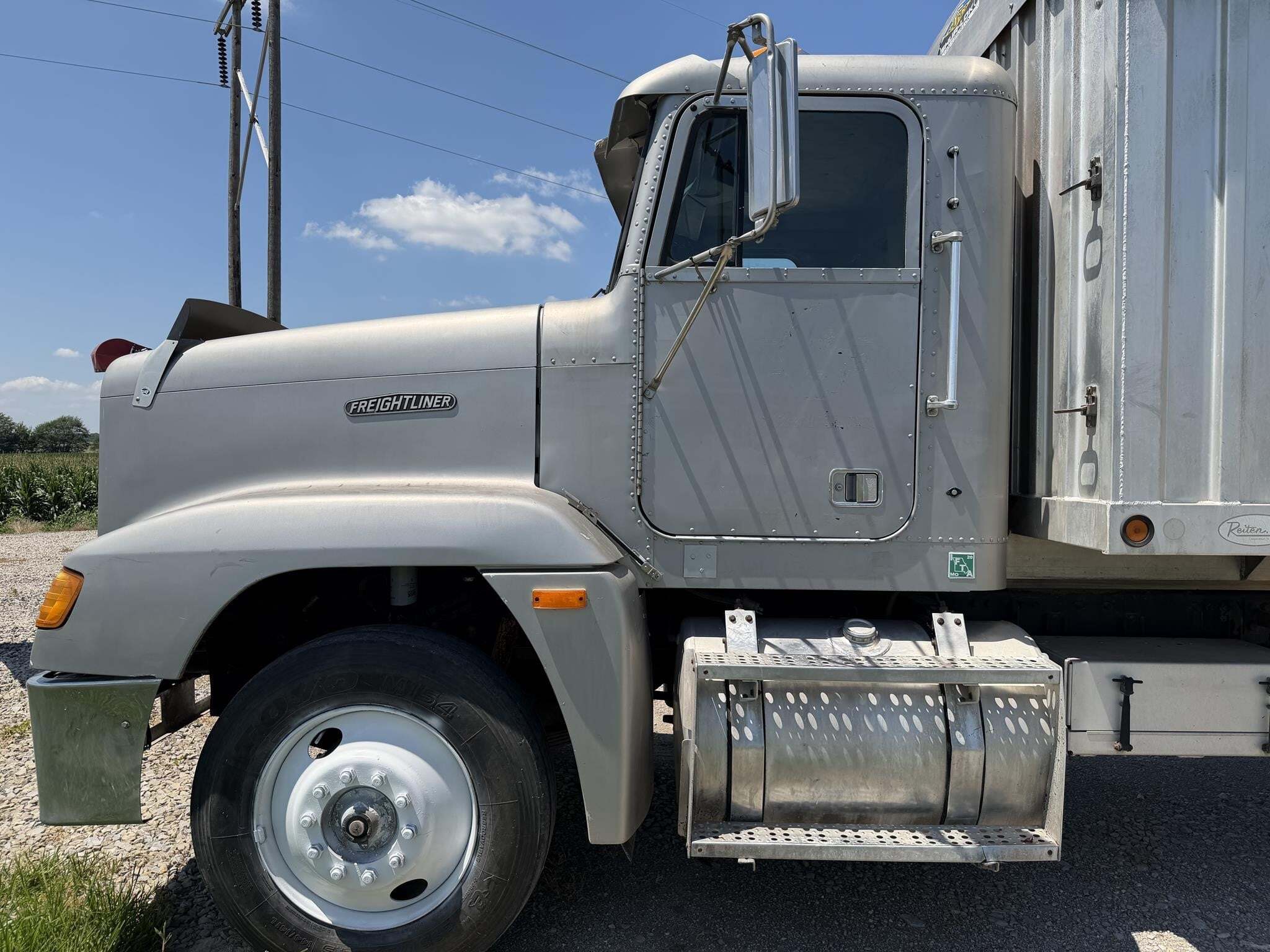1991 Freightliner FLD120 Semi Trucks/Trailer