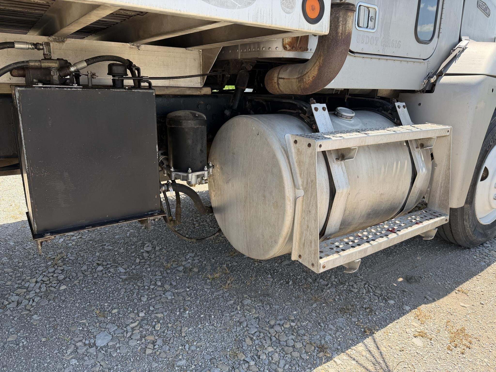 1991 Freightliner FLD120 Semi Trucks/Trailer
