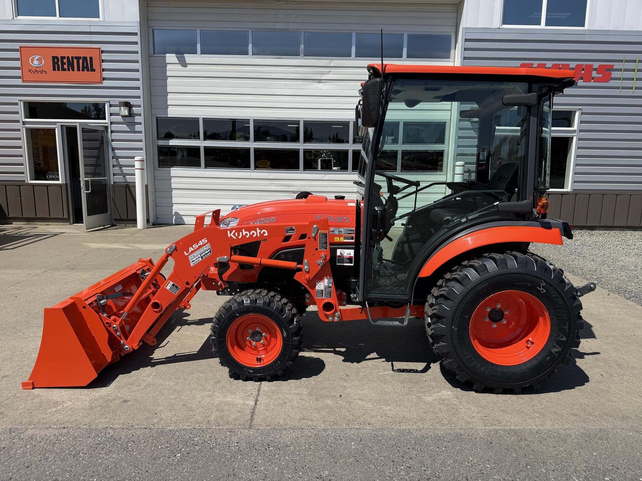 2026 Kubota LX4020HSDC Tractor