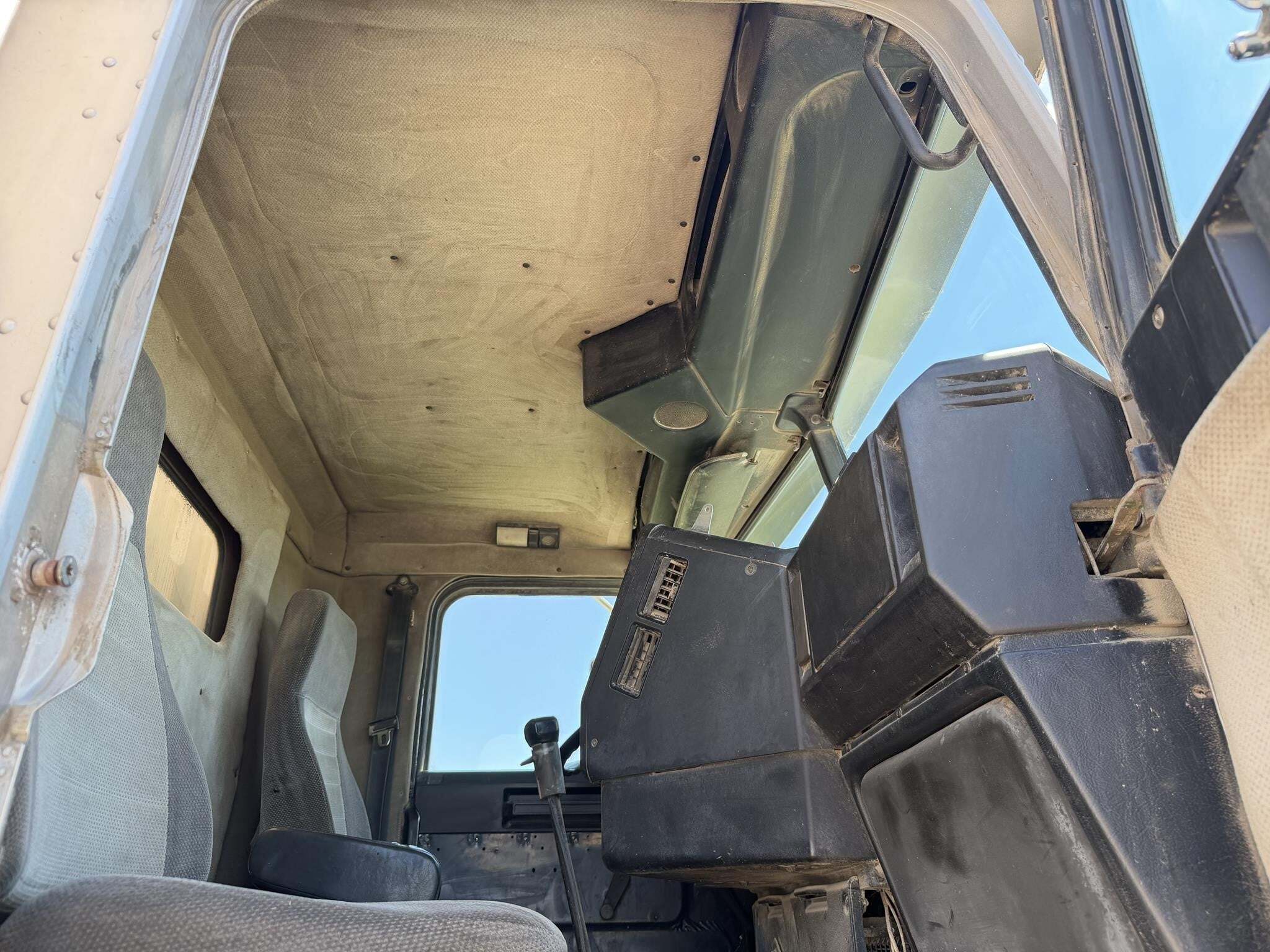 1991 Freightliner FLD120 Semi Trucks/Trailer