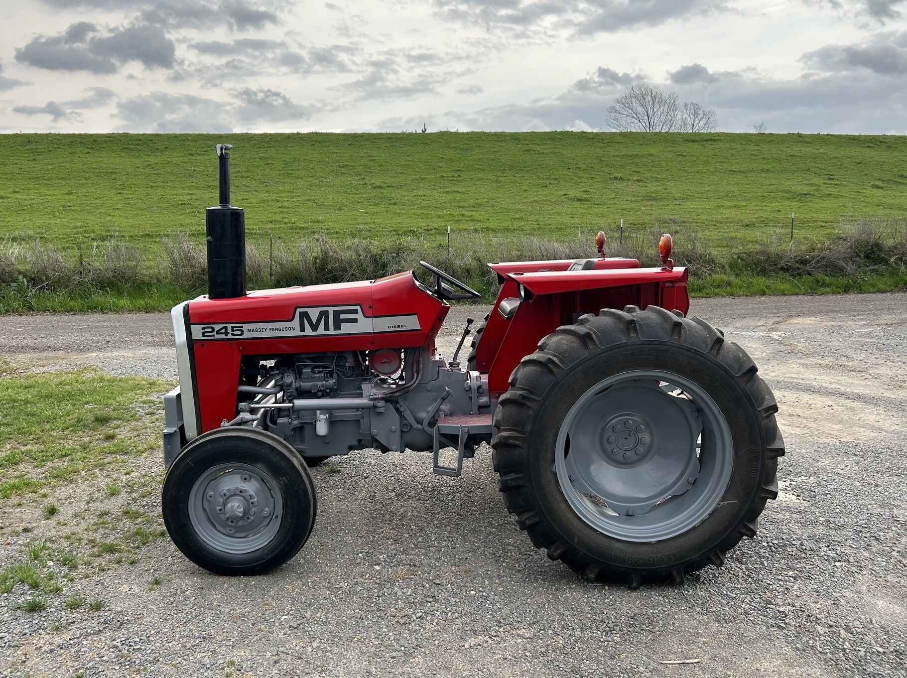 1981 Massey Ferguson 245 Tractor