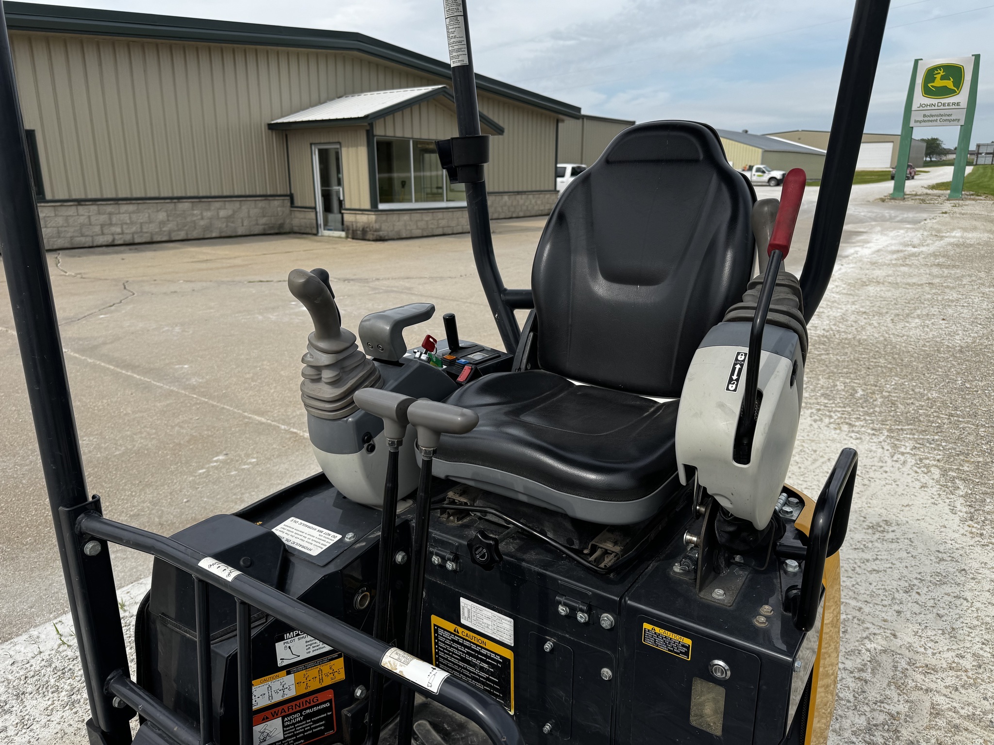 2022 John Deere 17G Mini Excavator