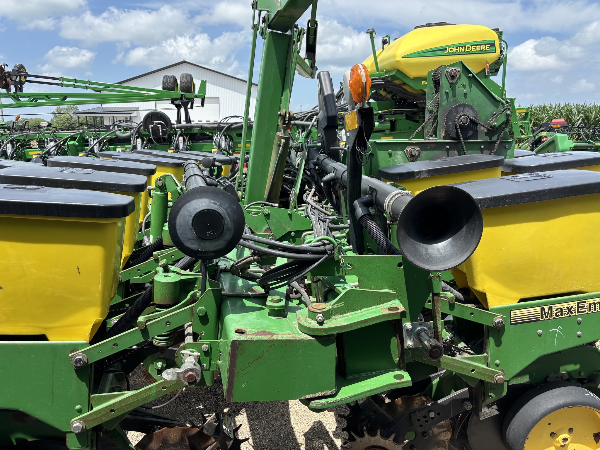1996 John Deere 1760 Planter