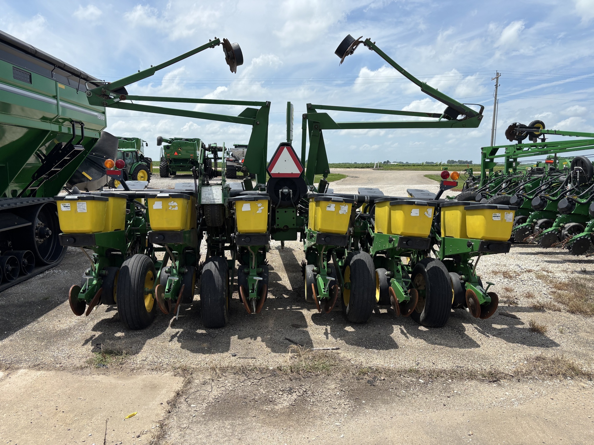 1996 John Deere 1760 Planter