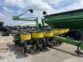 1996 John Deere 1760 Planter