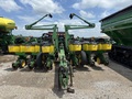 1996 John Deere 1760 Planter