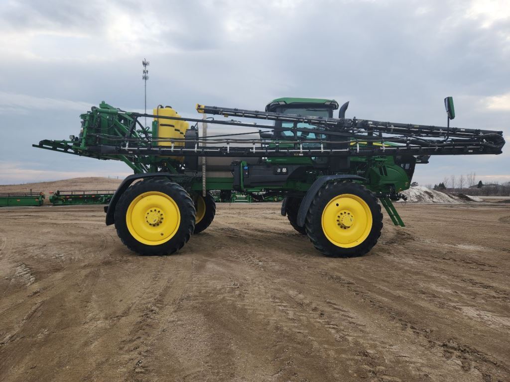 2023 John Deere 410R Self-Propelled Sprayer