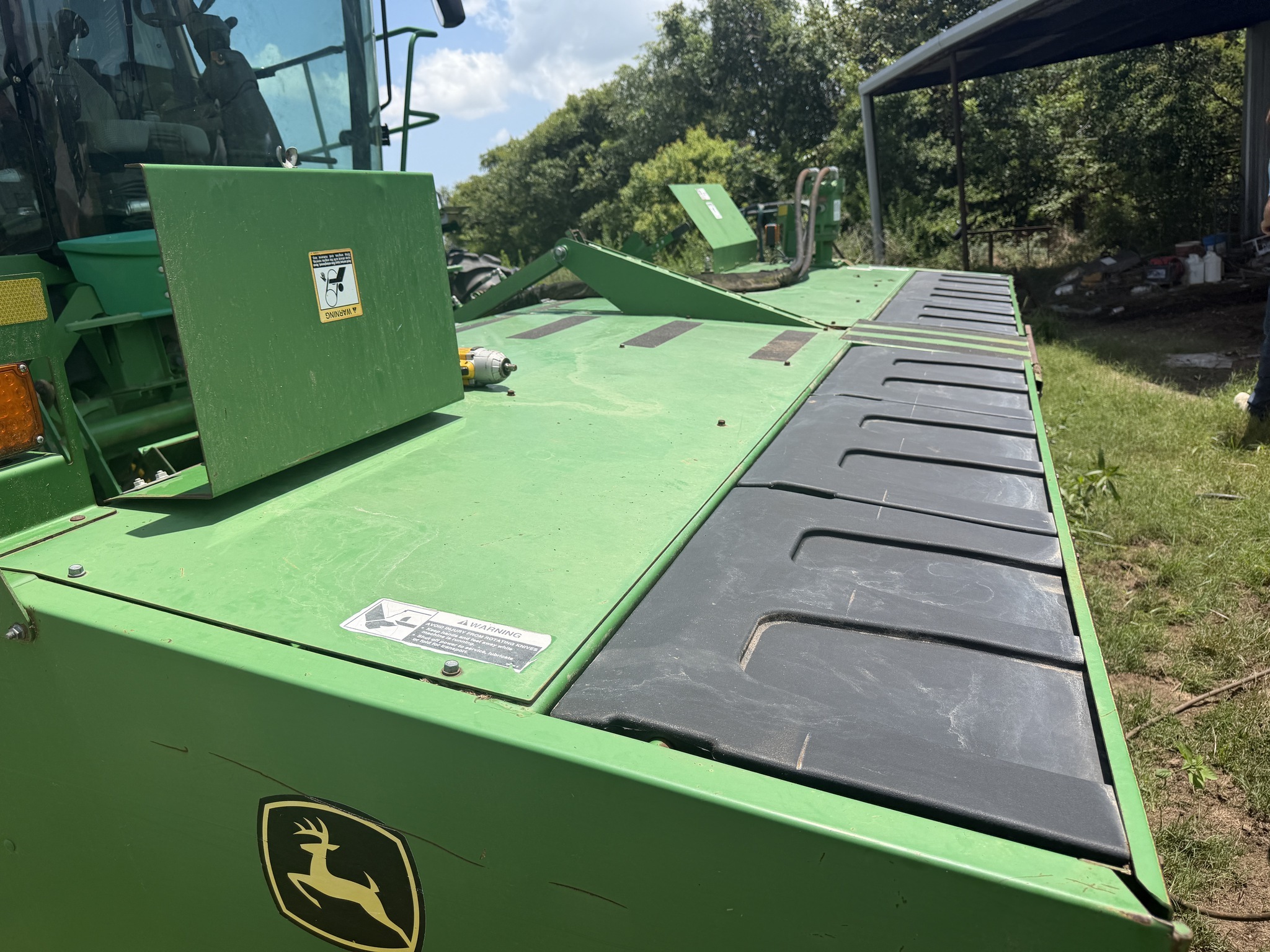 2016 John Deere 500R Self-Propelled Windrowers and Swather