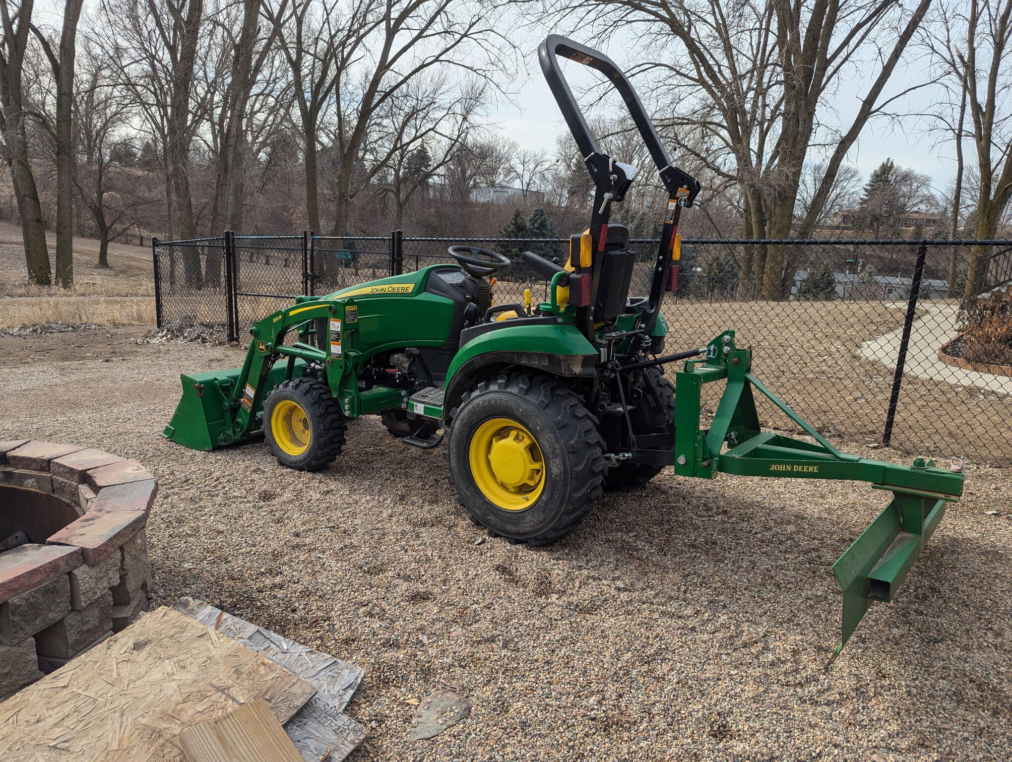 2023 John Deere 2025R Tractor