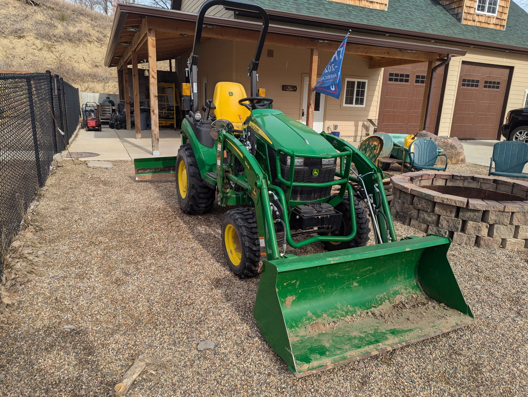 2023 John Deere 2025R Tractor