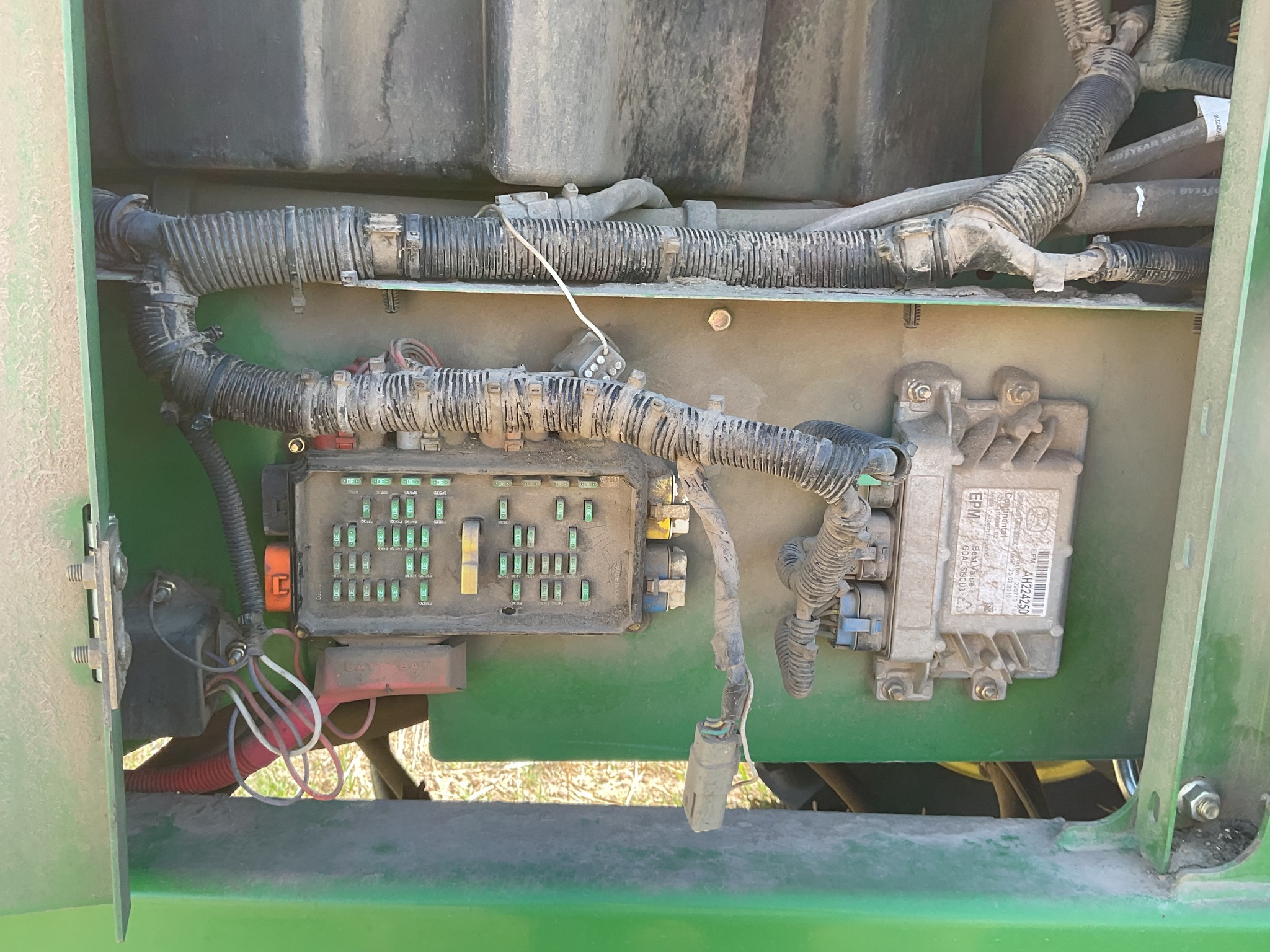 2010 John Deere A400 Self-Propelled Windrowers and Swather