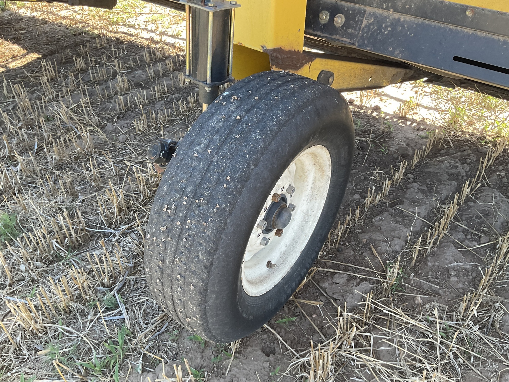 2010 John Deere A400 Self-Propelled Windrowers and Swather