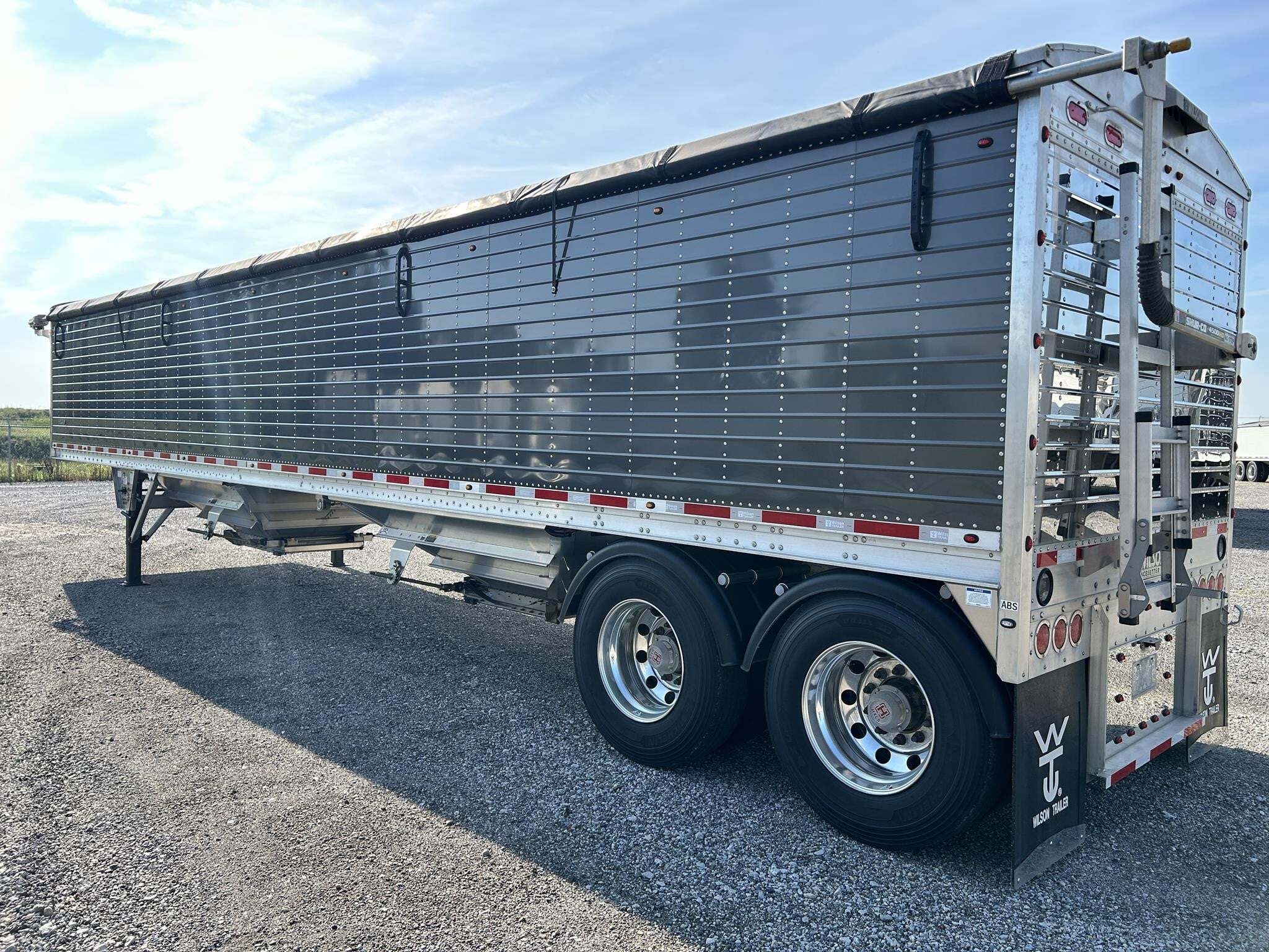 2024 Wilson DWH-751GM Grain Trailer