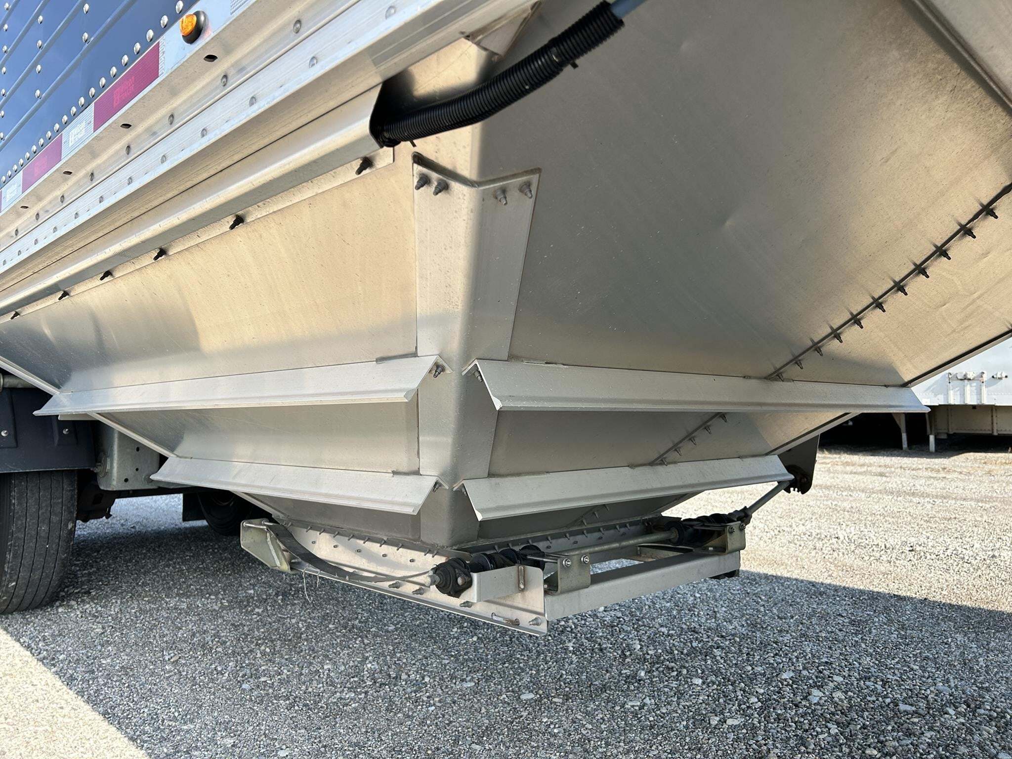 2024 Wilson DWH-751GM Grain Trailer
