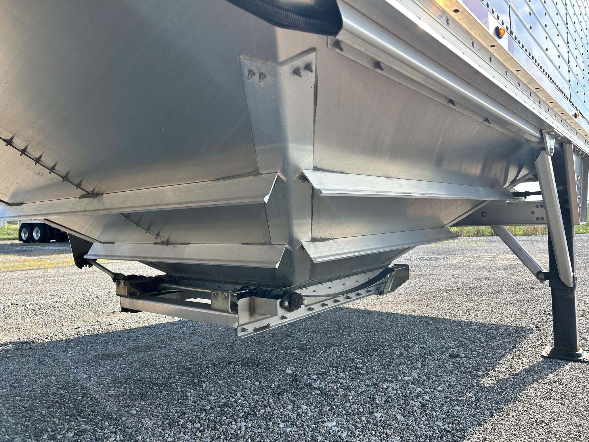 2024 Wilson DWH-751GM Grain Trailer