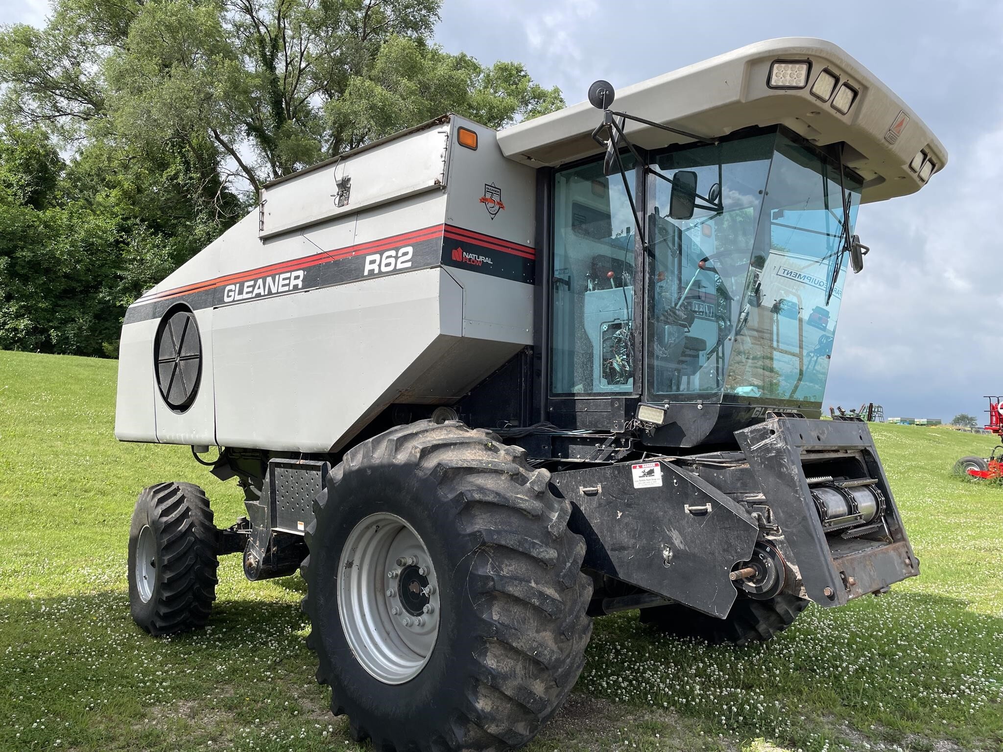1998 Gleaner R62 Combine