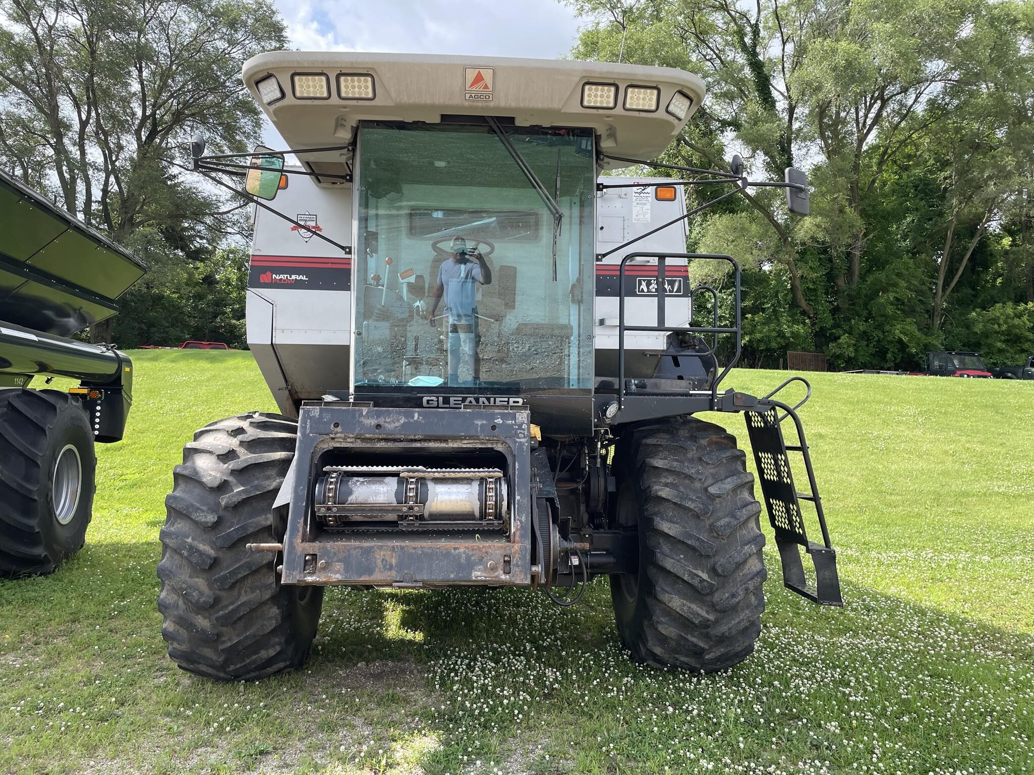 1998 Gleaner R62 Combine