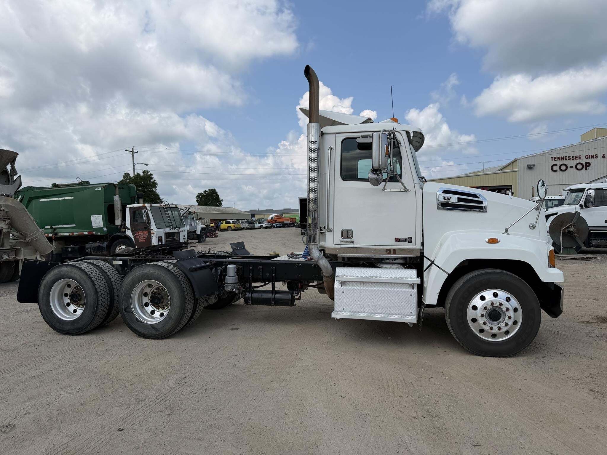 2020 Western Star 4700 Semi Trucks/Trailer