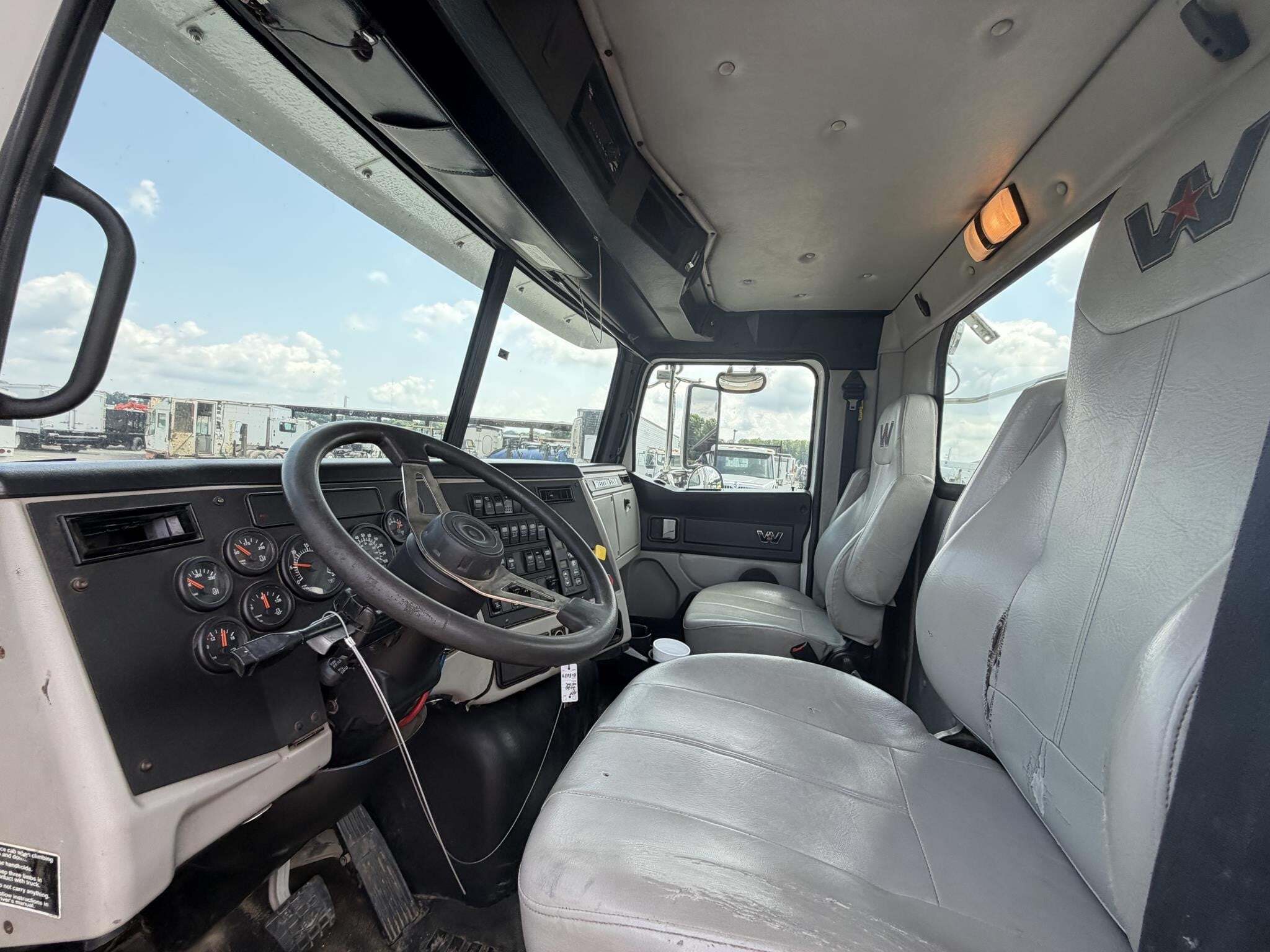 2020 Western Star 4700 Semi Trucks/Trailer