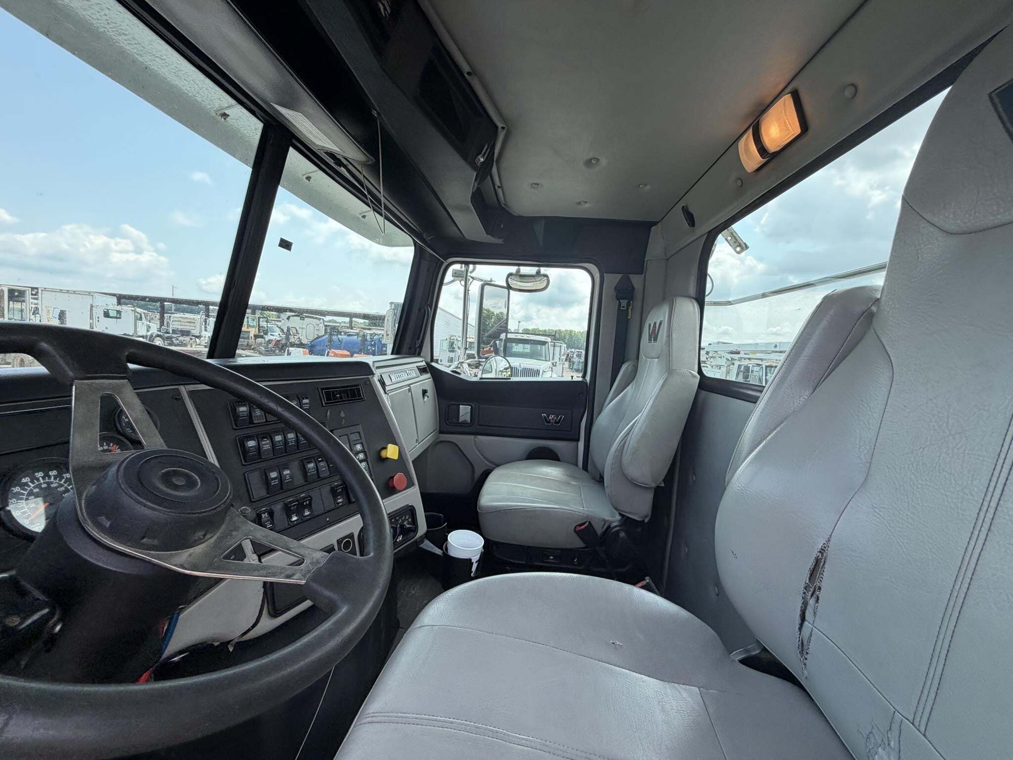 2020 Western Star 4700 Semi Trucks/Trailer