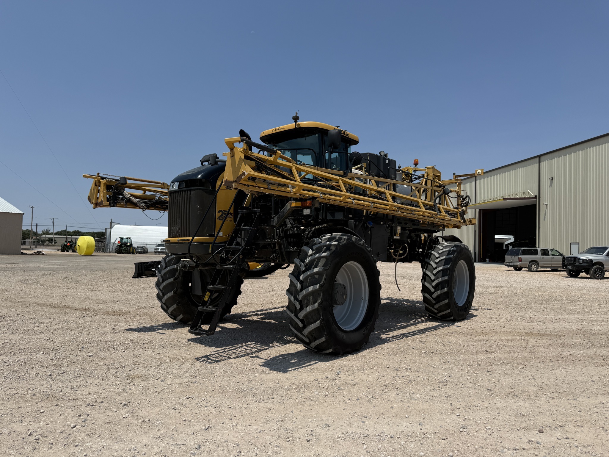 2018 ROGATOR RG1100C Self-Propelled Sprayer