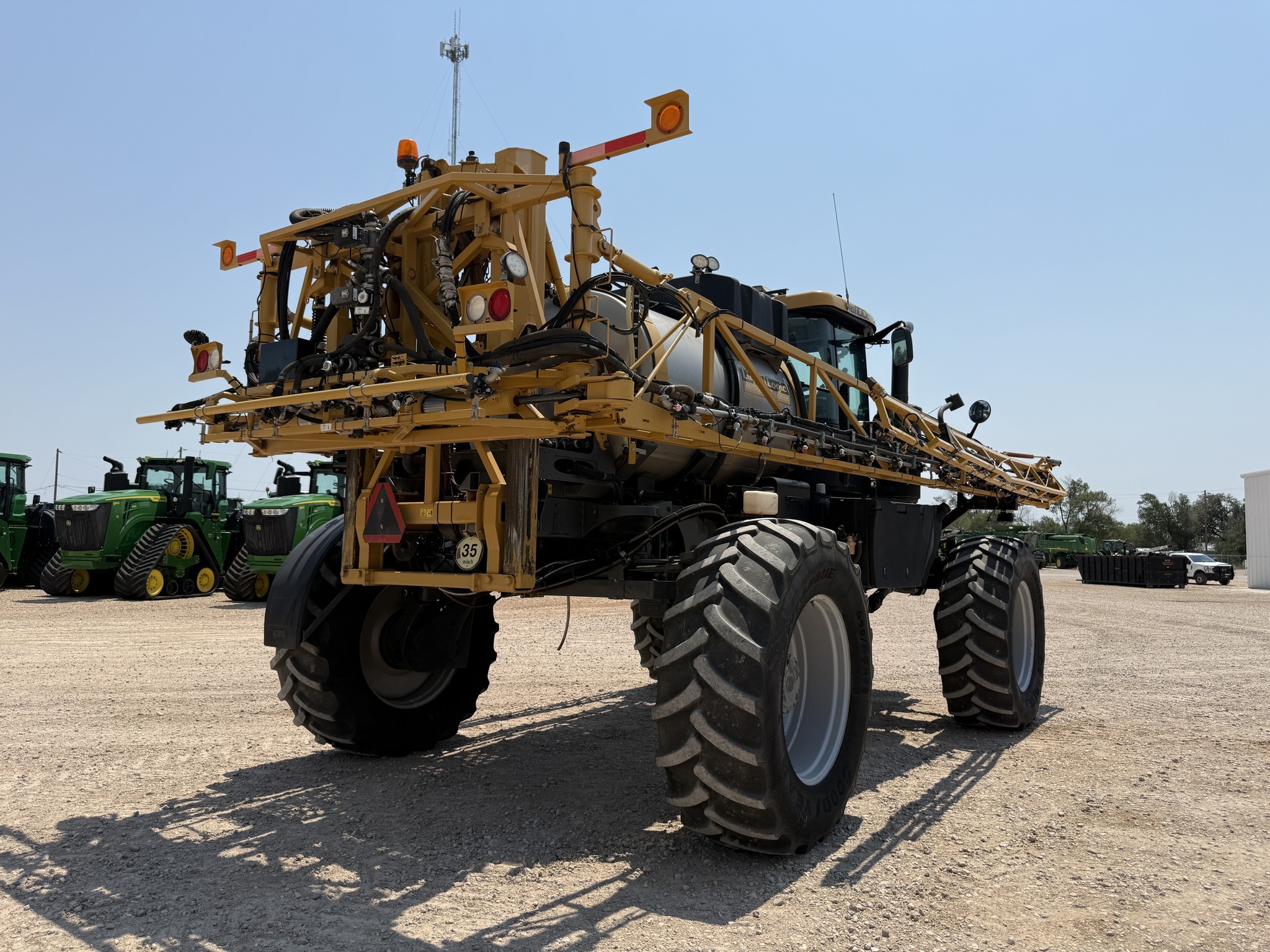 2018 ROGATOR RG1100C Self-Propelled Sprayer
