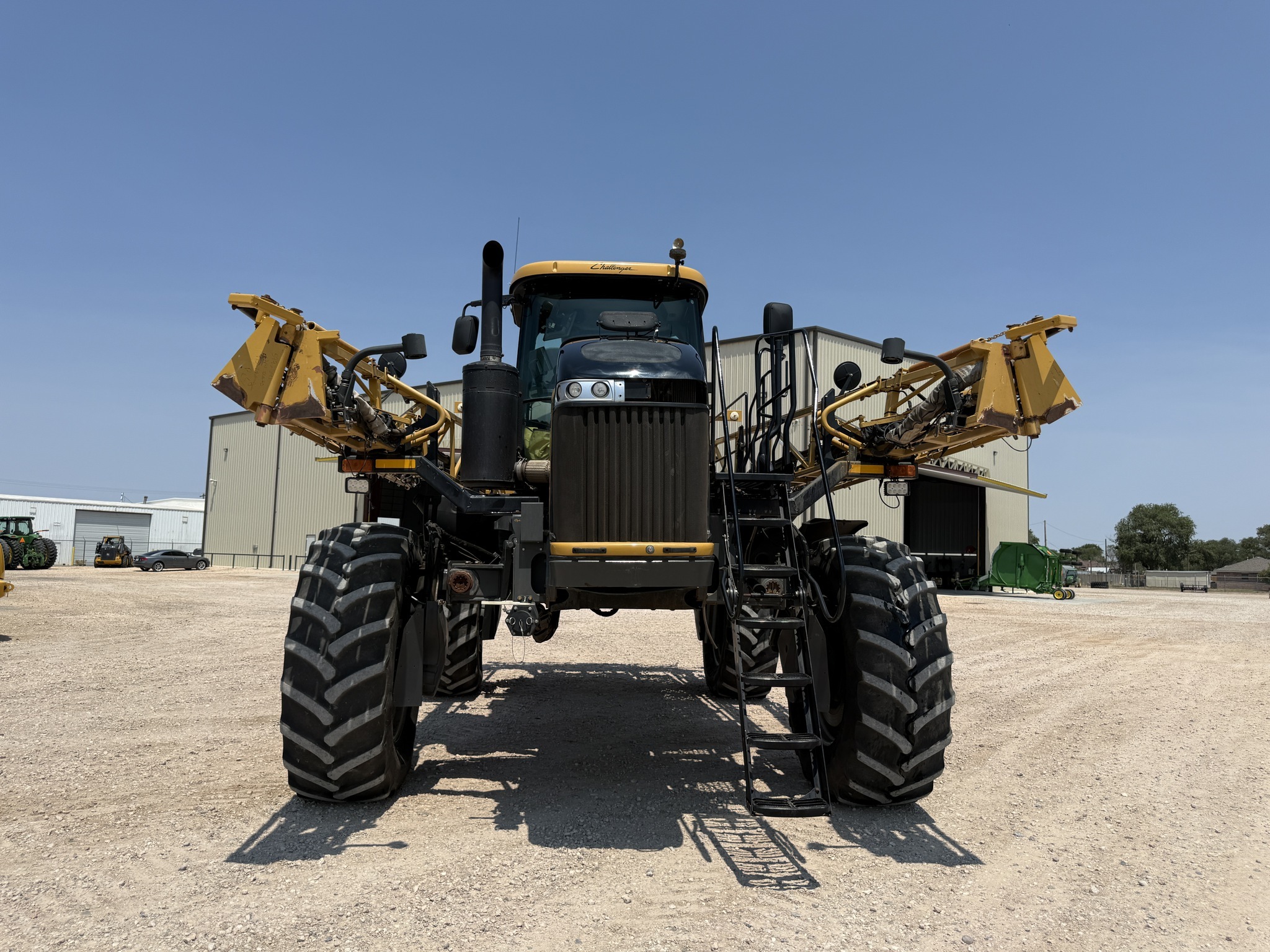 2018 ROGATOR RG1100C Self-Propelled Sprayer