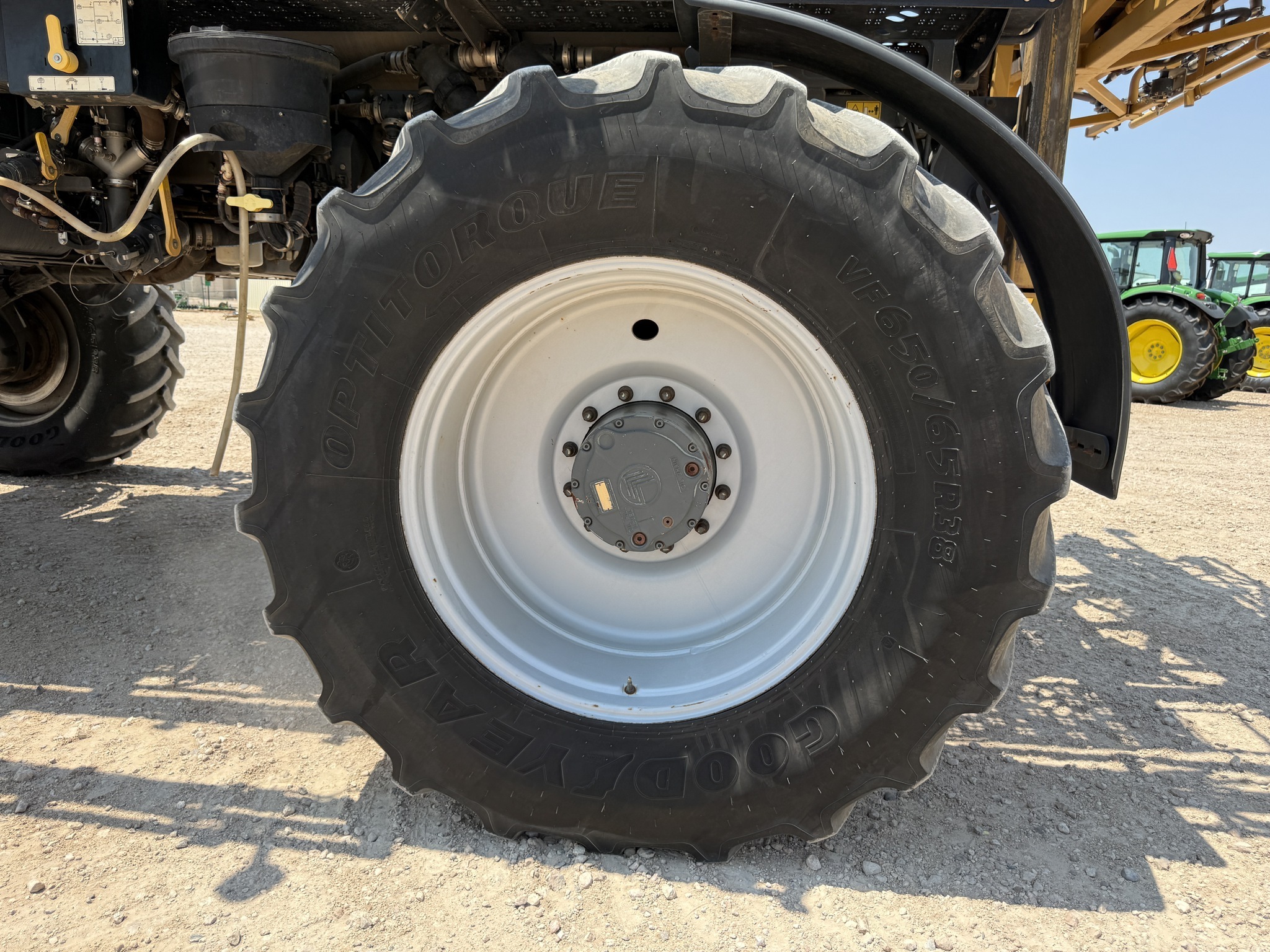 2018 ROGATOR RG1100C Self-Propelled Sprayer