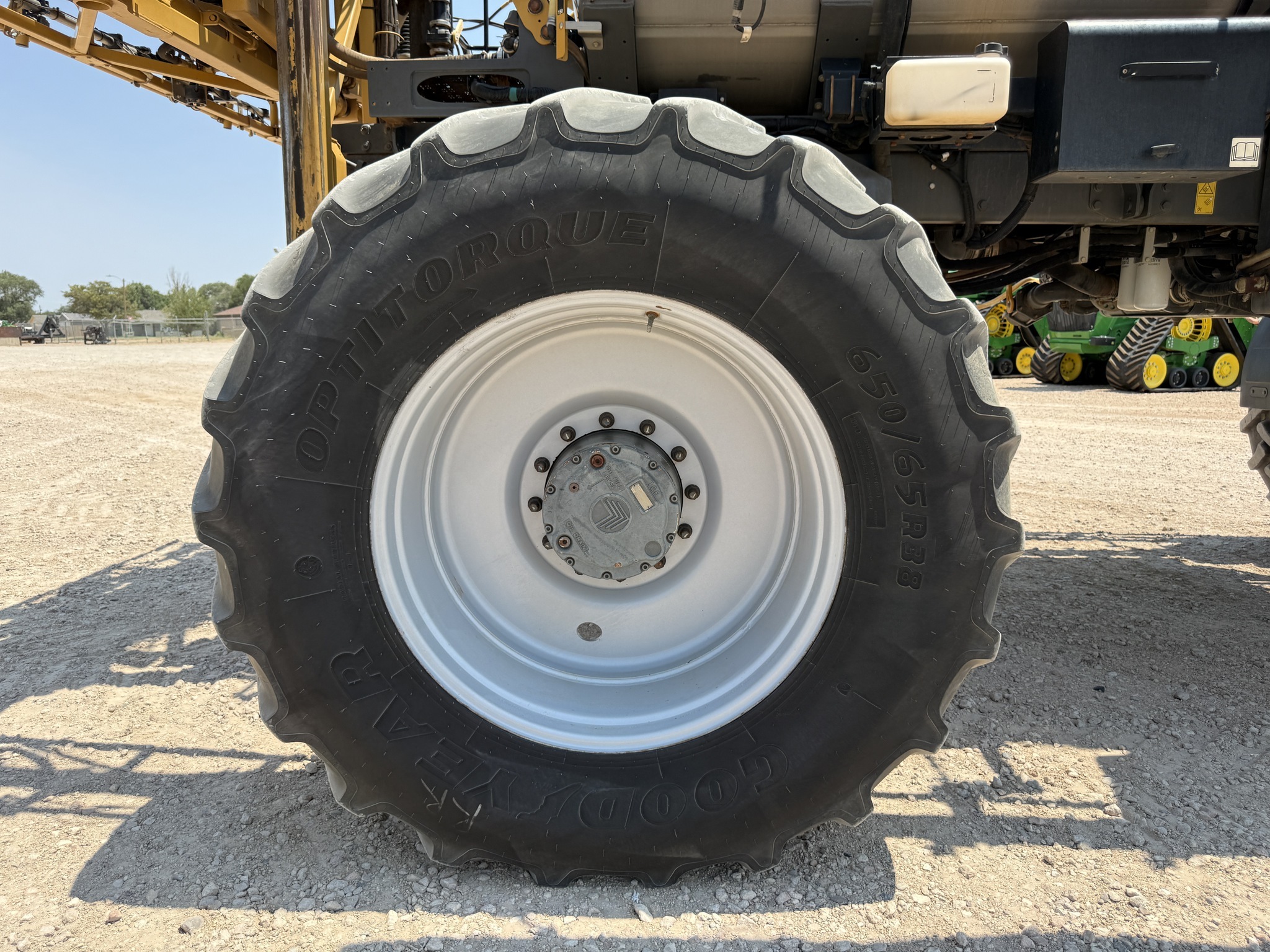 2018 ROGATOR RG1100C Self-Propelled Sprayer