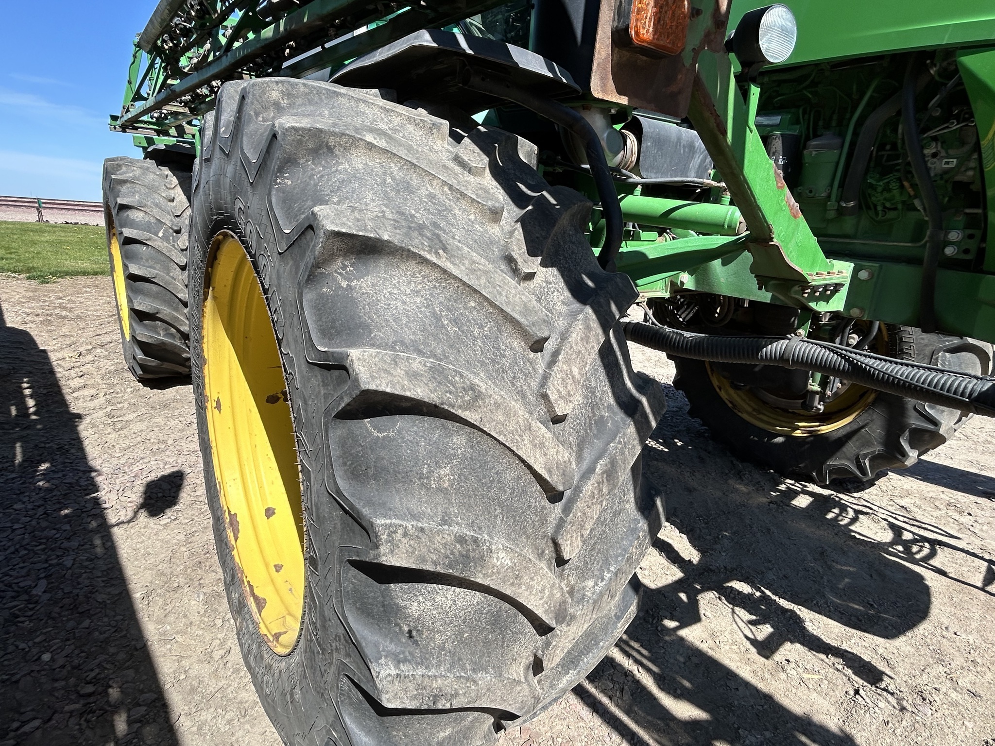 2015 John Deere R4045 Self-Propelled Sprayer