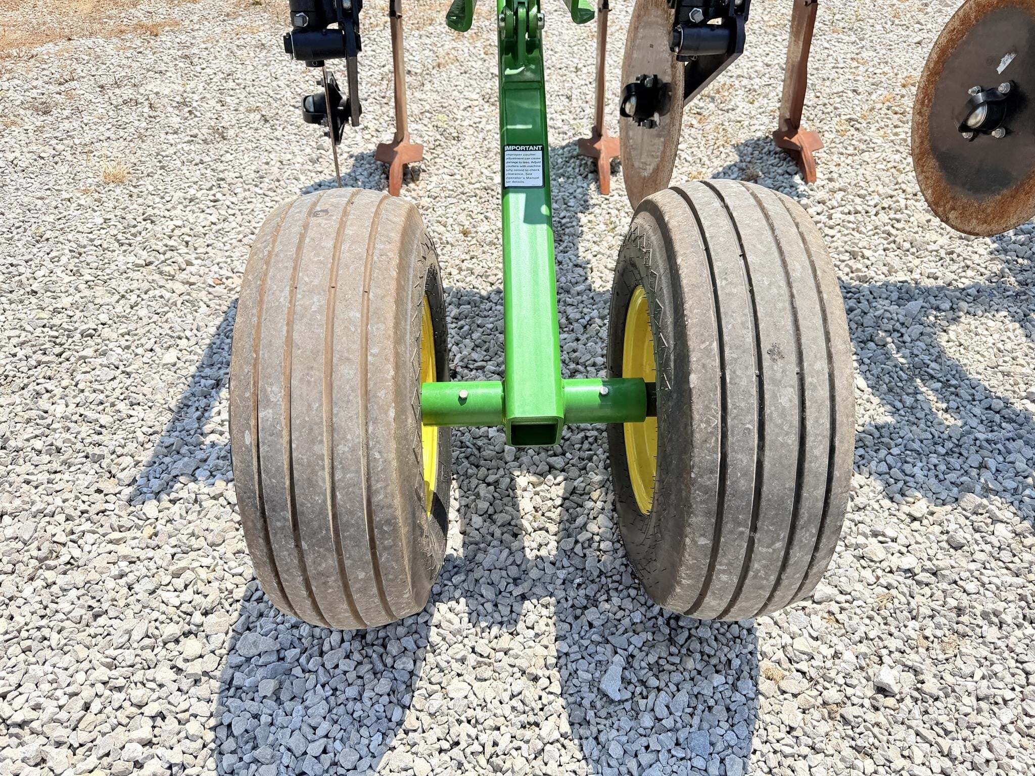  John Deere 2100 In-Line Ripper