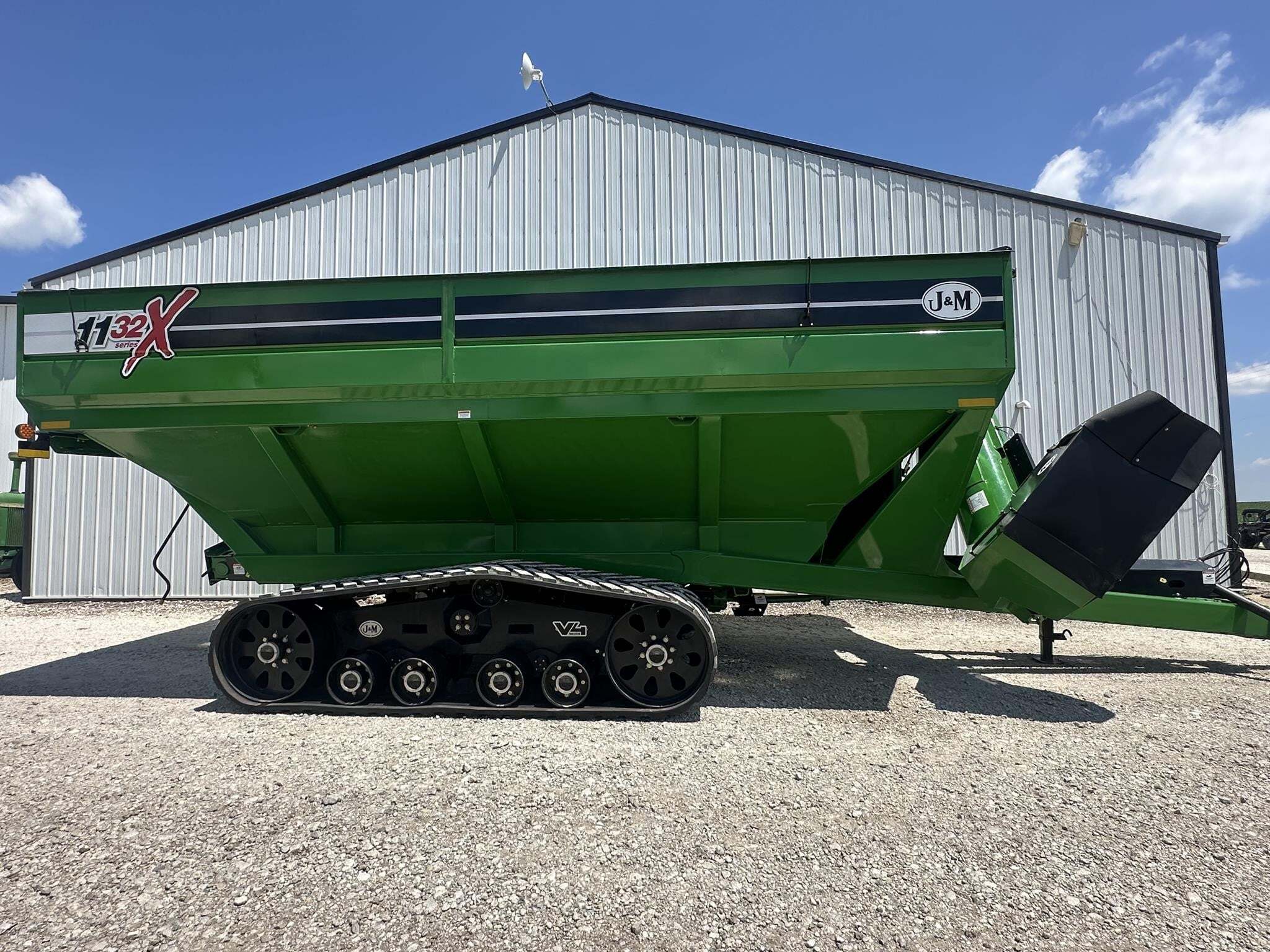 2022 J&M 1132-22T Grain Cart