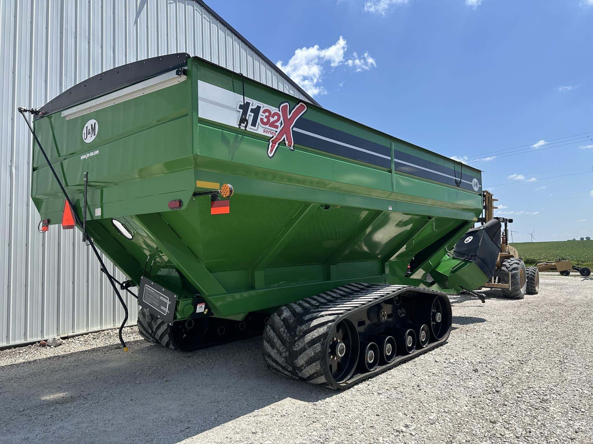 2022 J&M 1132-22T Grain Cart