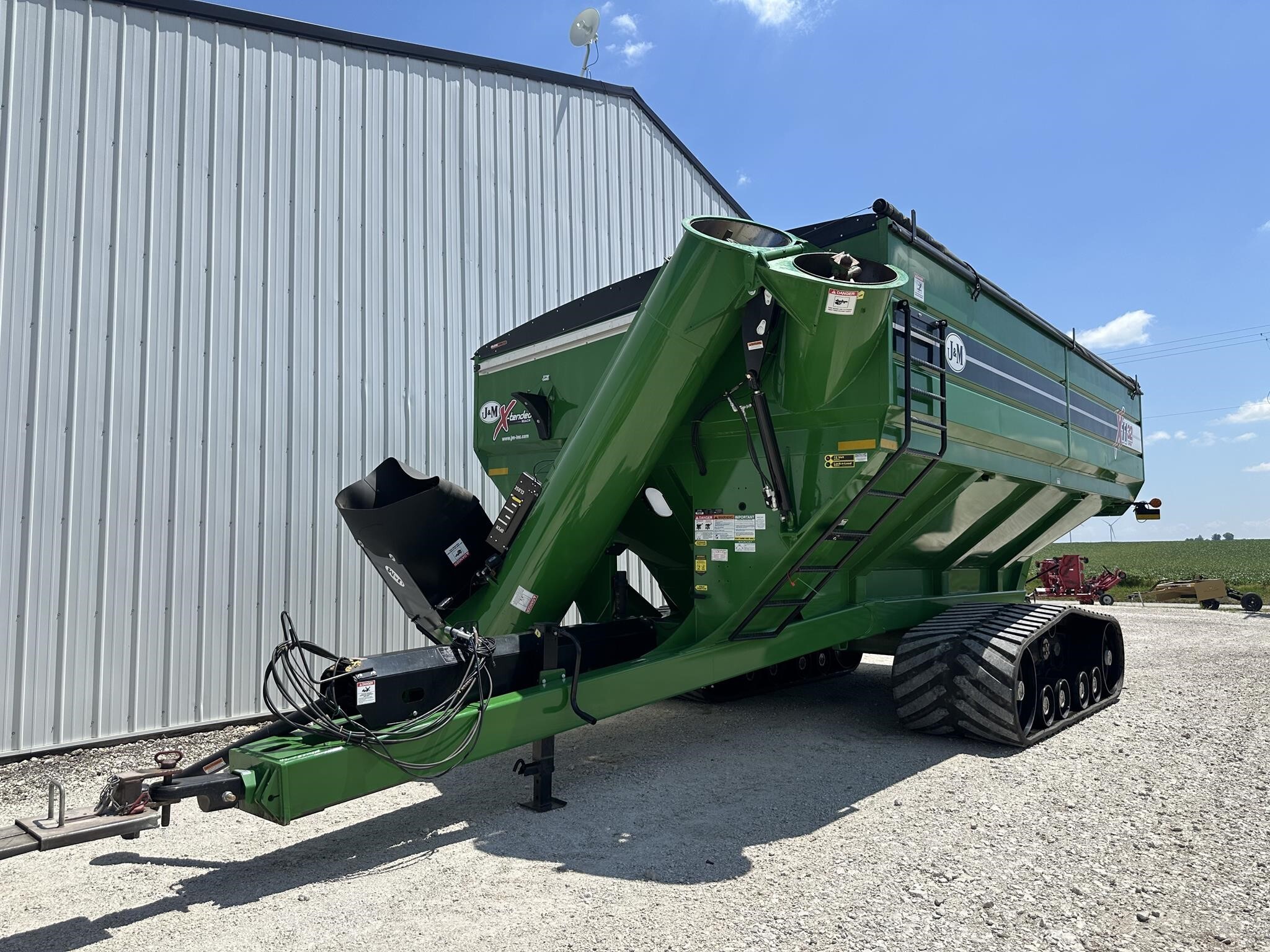 2022 J&M 1132-22T Grain Cart
