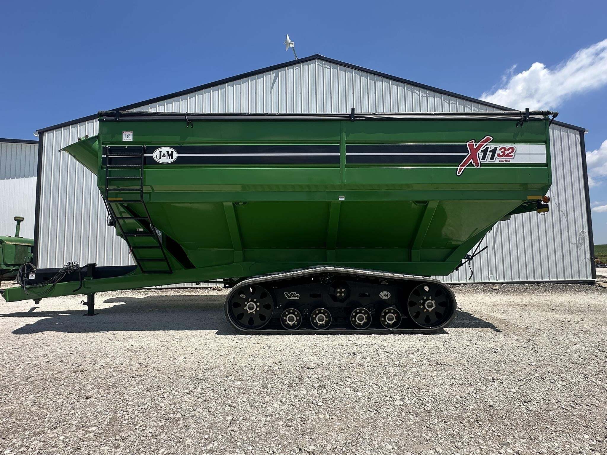 2022 J&M 1132-22T Grain Cart