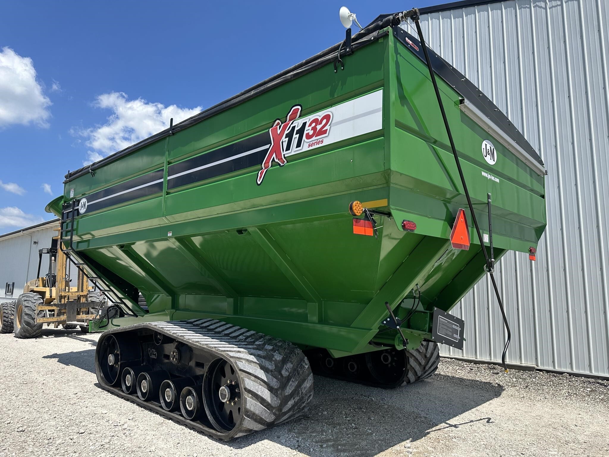 2022 J&M 1132-22T Grain Cart