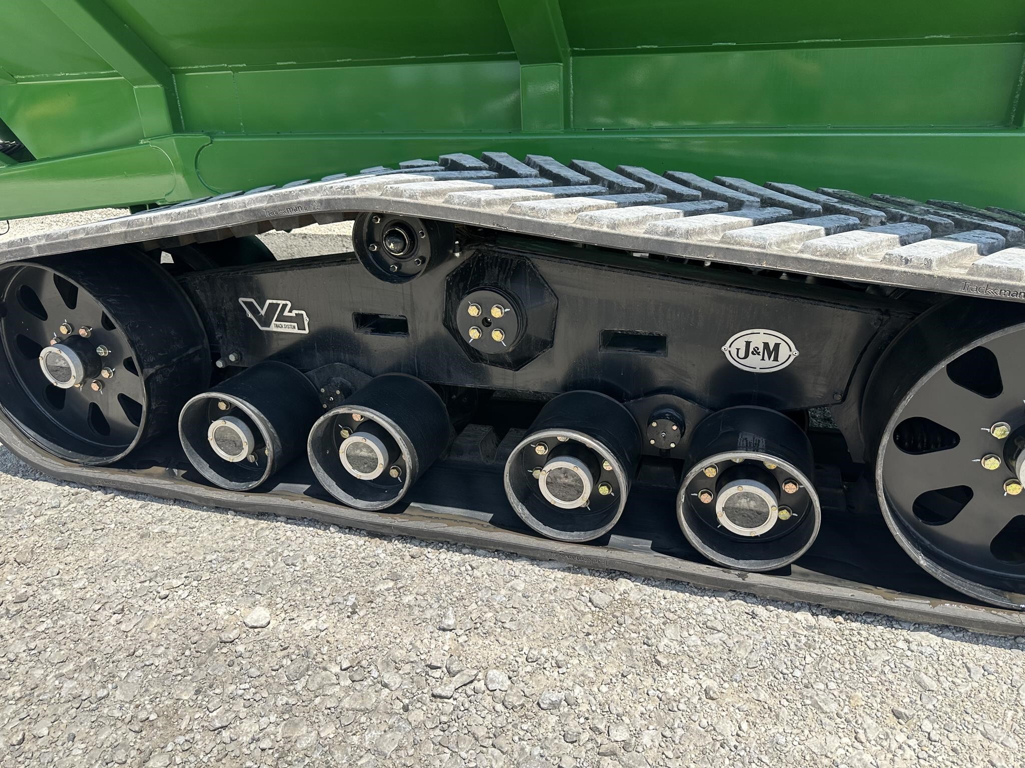 2022 J&M 1132-22T Grain Cart