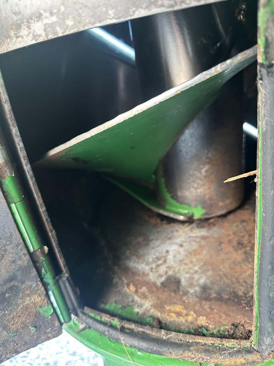 2022 J&M 1132-22T Grain Cart