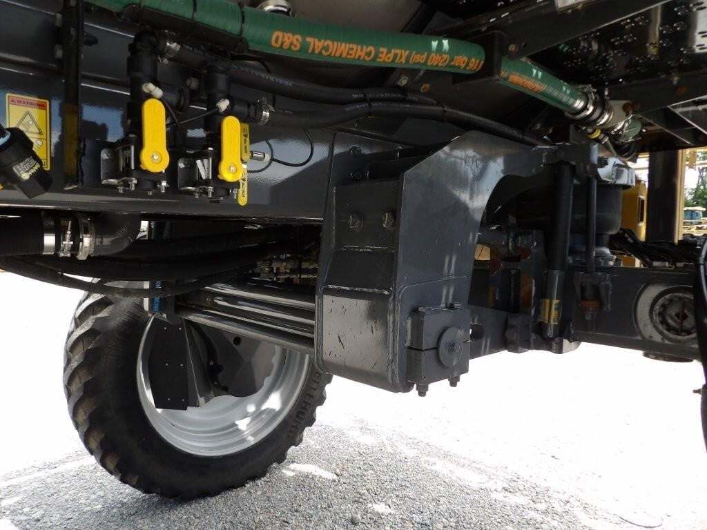 2017 Ag-Chem RoGator 1100B Self-Propelled Sprayer