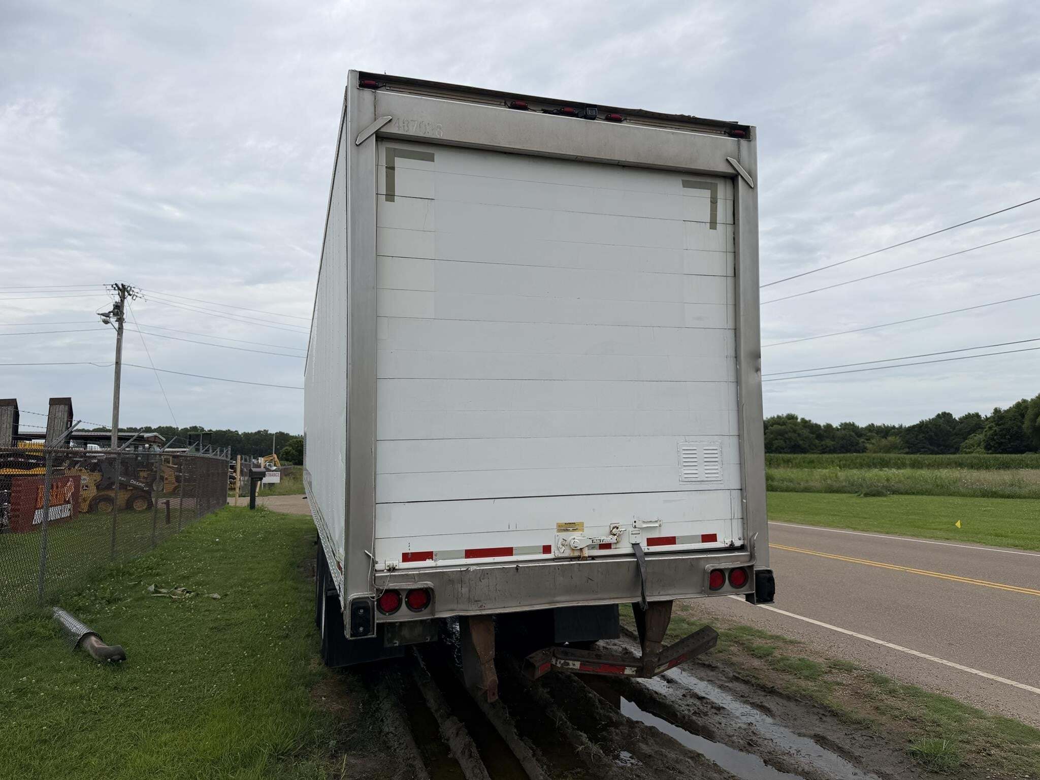 2013 Utility 53 FT REEFER Box Trucks/Trailer